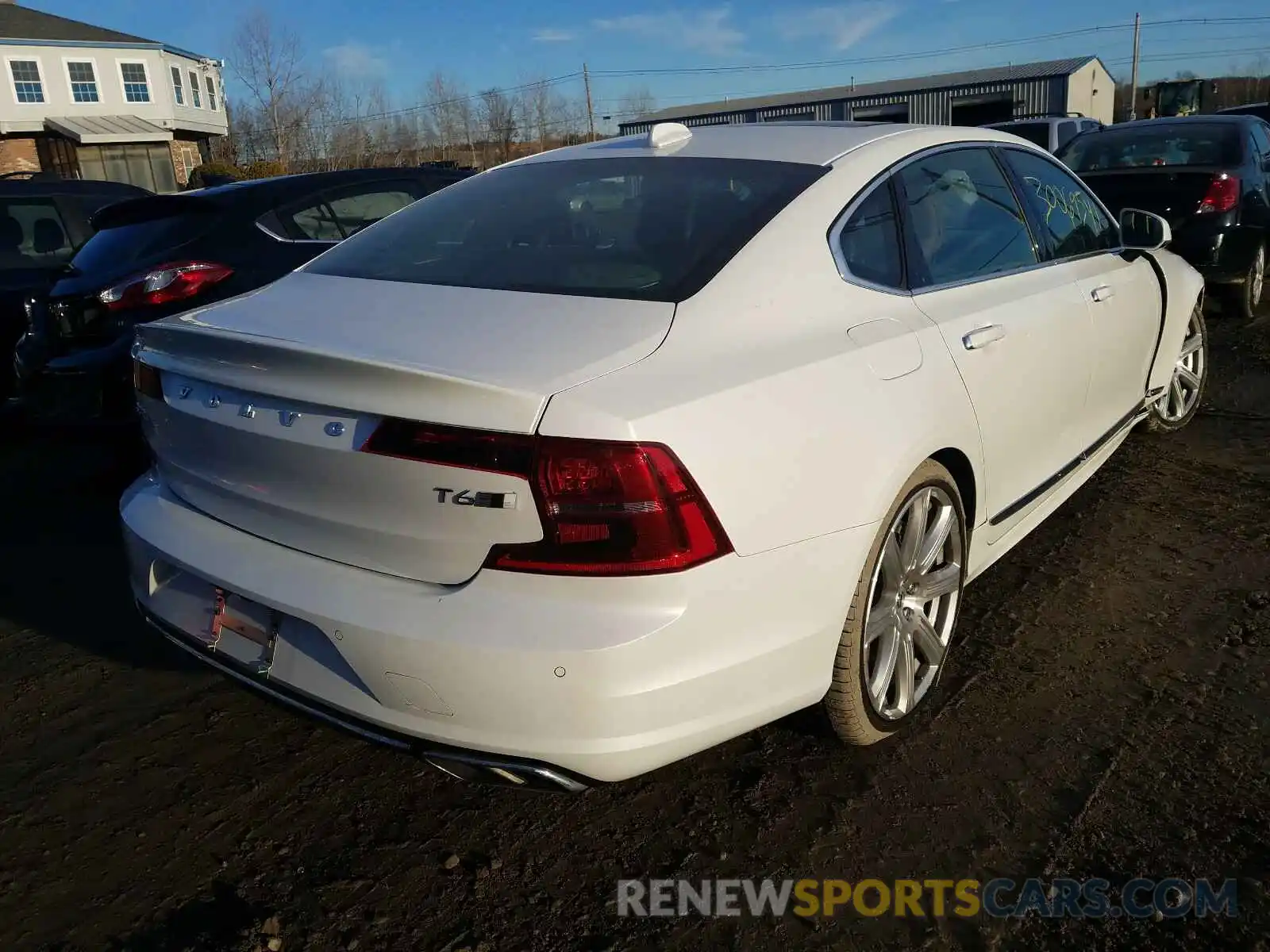 4 Photograph of a damaged car LVYA22ML4LP172681 VOLVO S90 2020