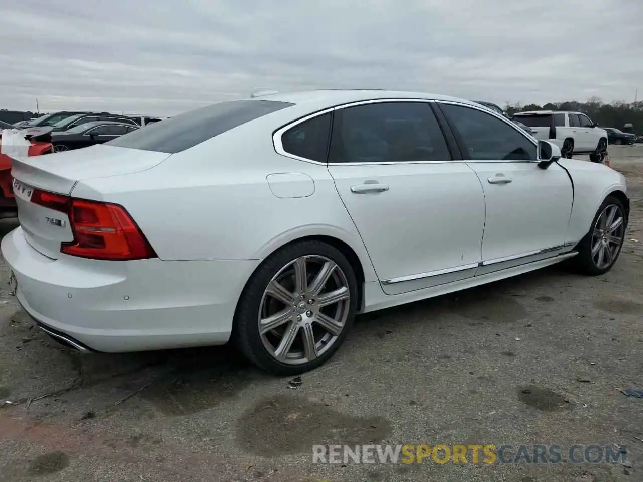 3 Photograph of a damaged car LVYA22MLXLP169249 VOLVO S90 2020