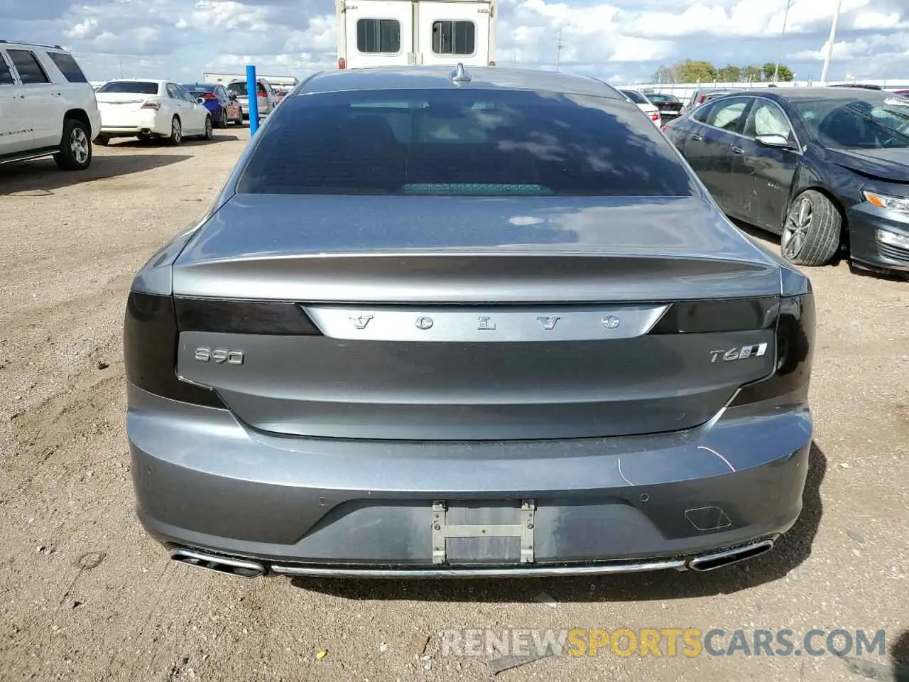 6 Photograph of a damaged car LVYA22MT1LP146863 VOLVO S90 2020