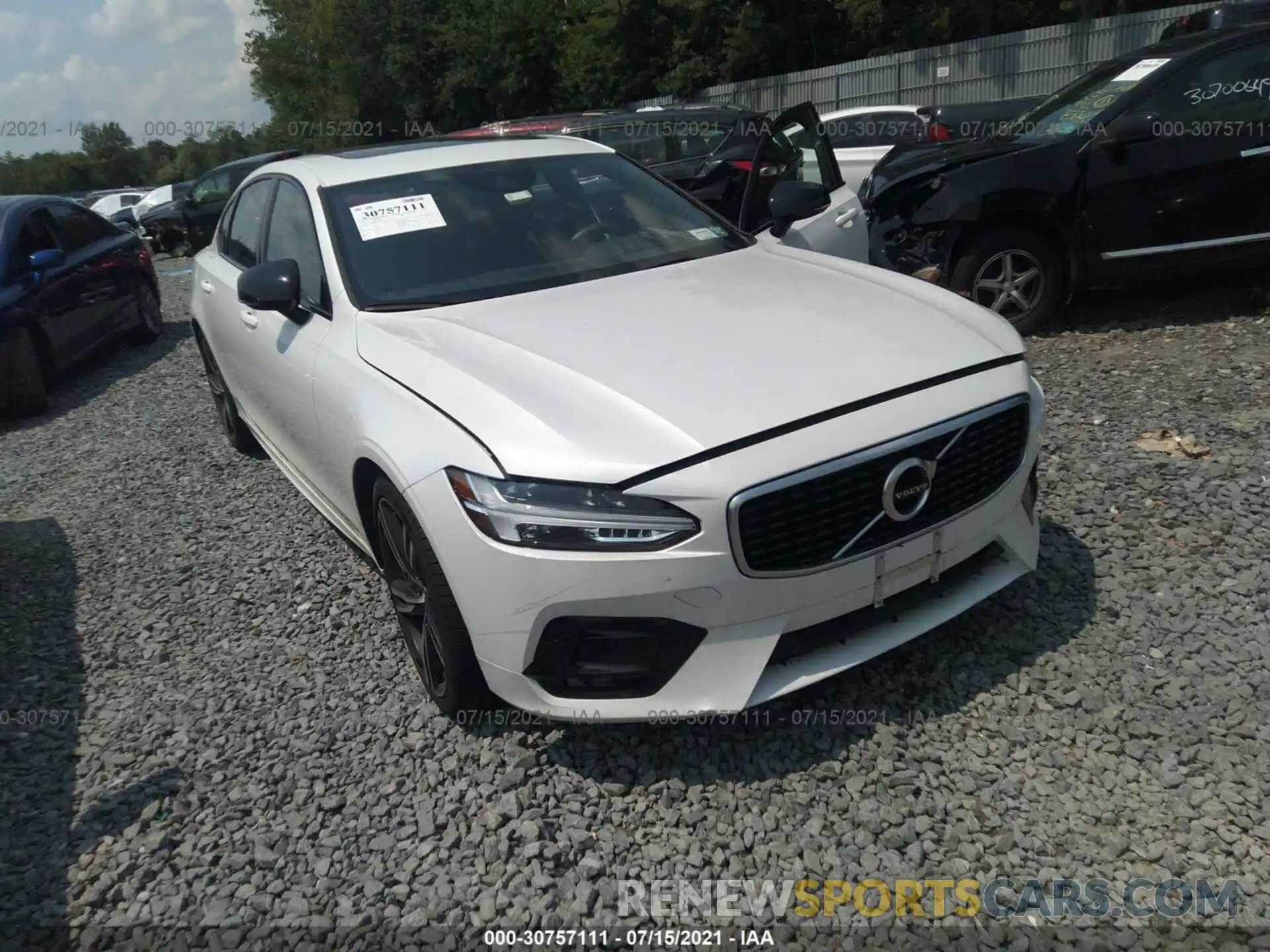 1 Photograph of a damaged car LVYA22MT1LP169396 VOLVO S90 2020