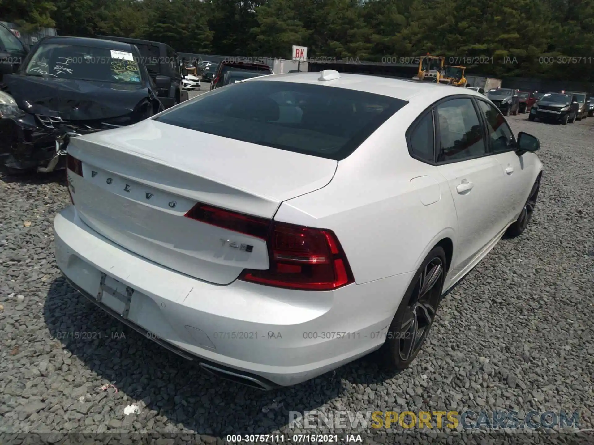 4 Photograph of a damaged car LVYA22MT1LP169396 VOLVO S90 2020