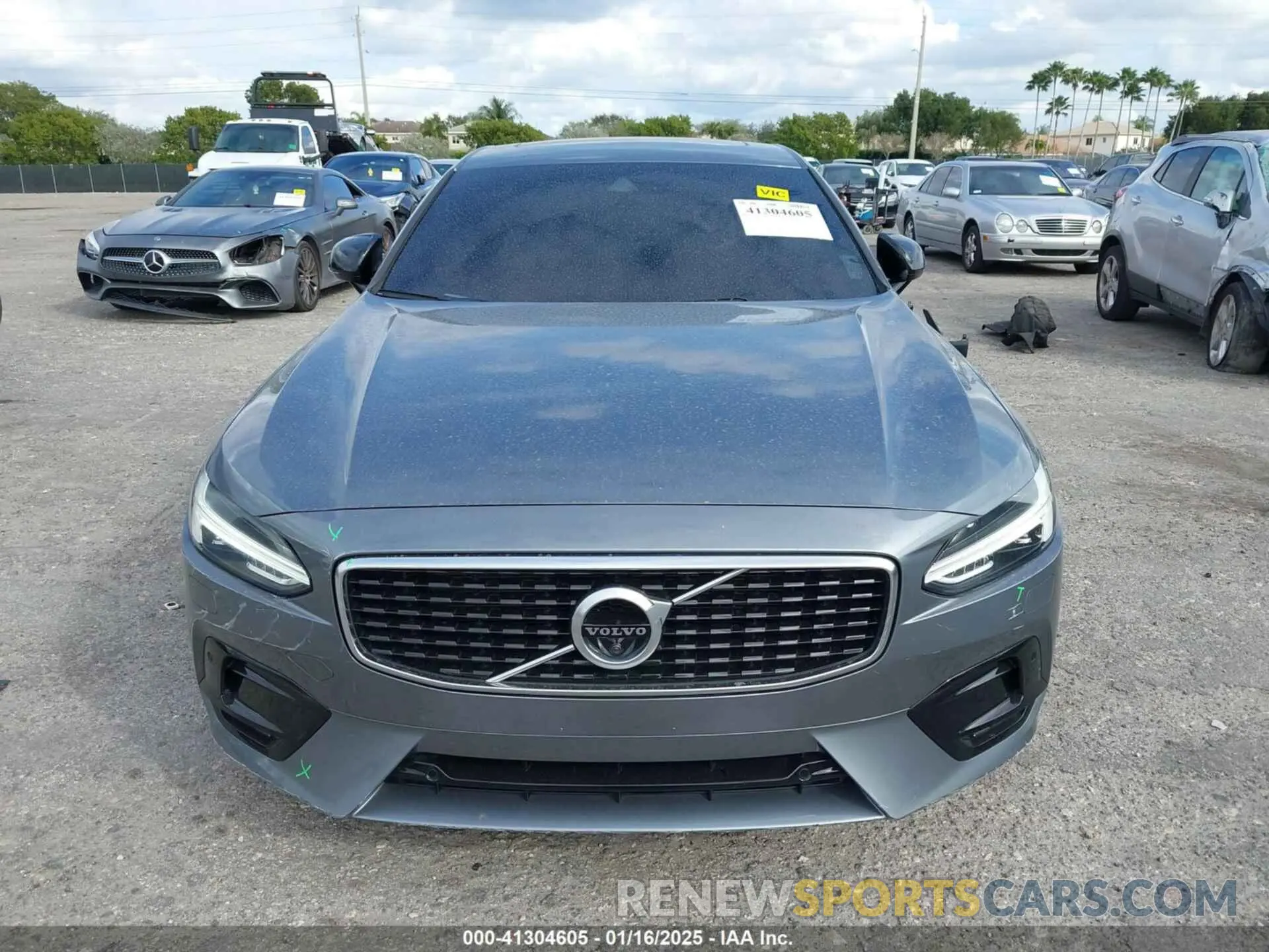 12 Photograph of a damaged car LVYA22MT1LP176266 VOLVO S90 2020
