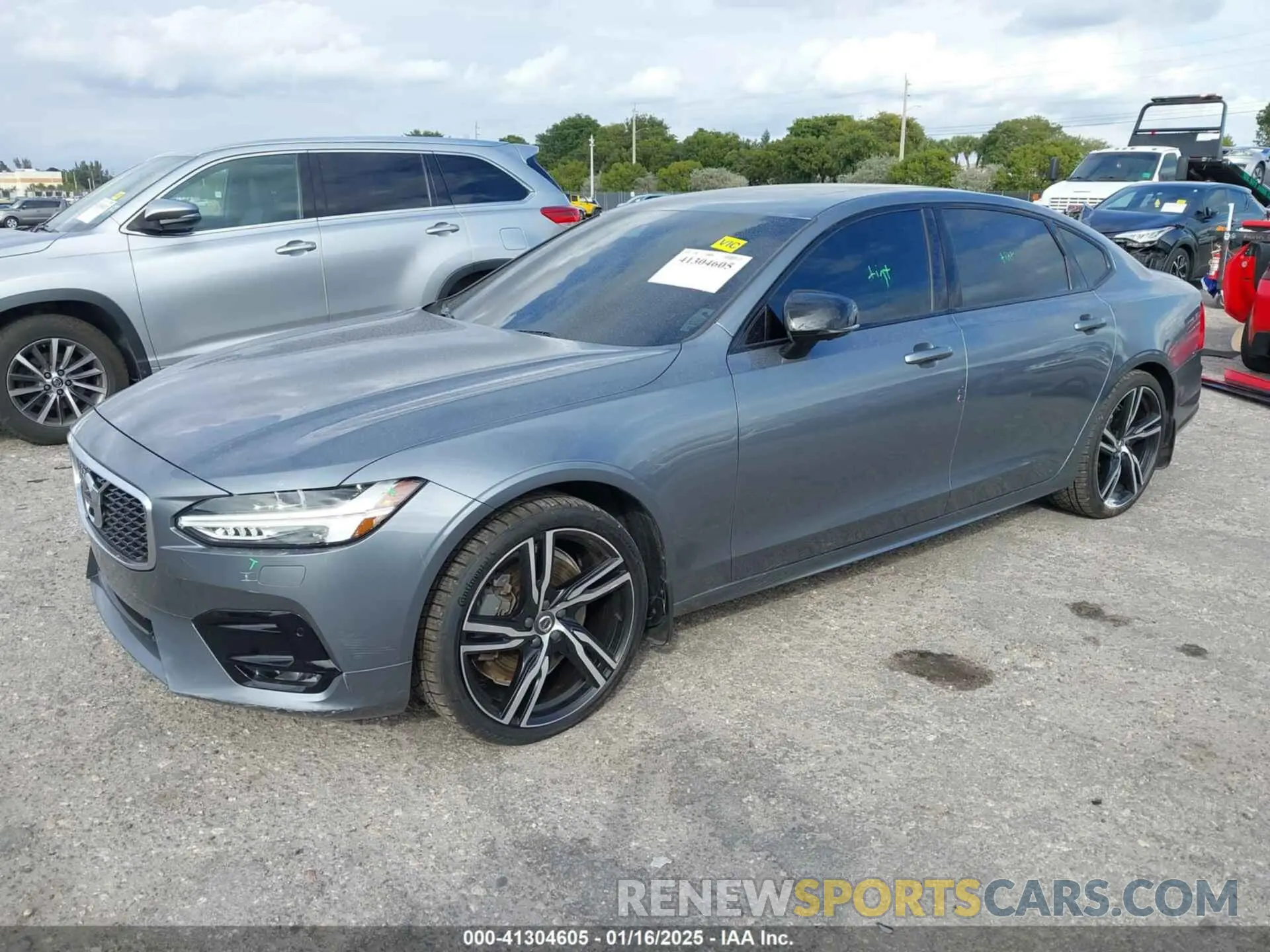 2 Photograph of a damaged car LVYA22MT1LP176266 VOLVO S90 2020