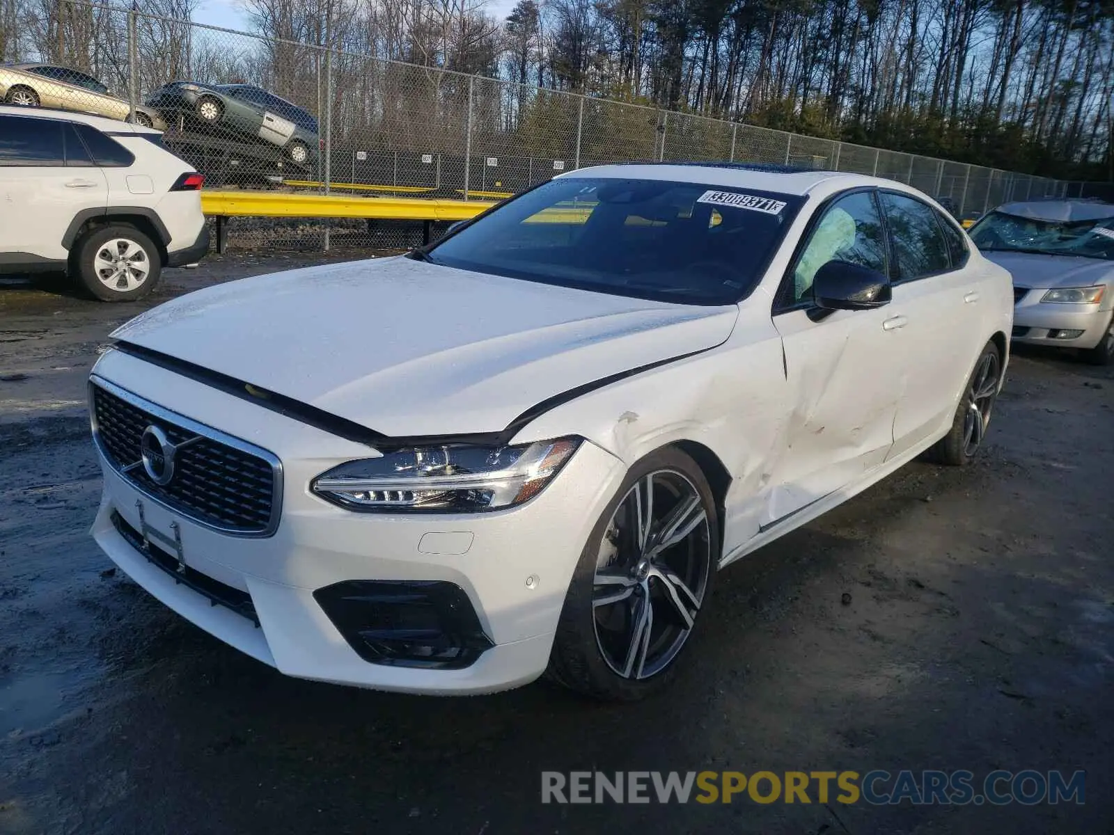 2 Photograph of a damaged car LVYA22MT2LP175143 VOLVO S90 2020