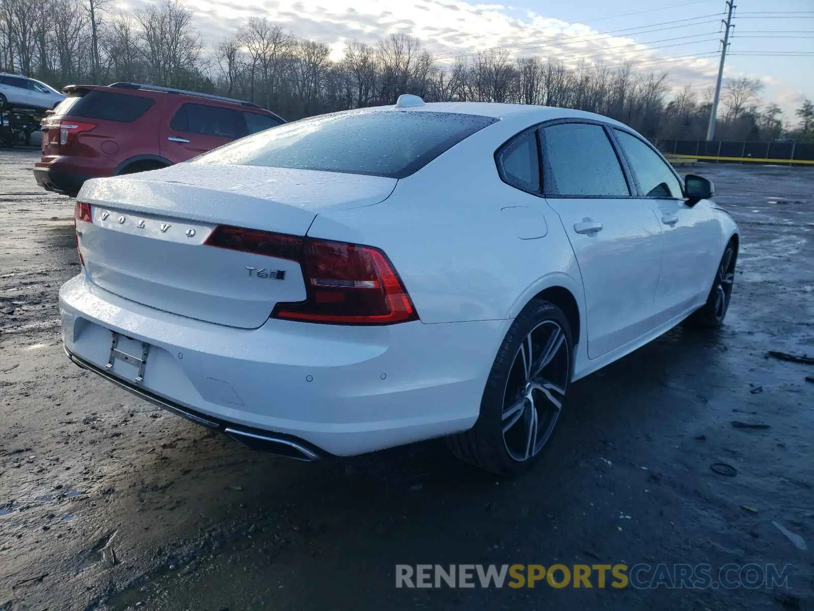 4 Photograph of a damaged car LVYA22MT2LP175143 VOLVO S90 2020