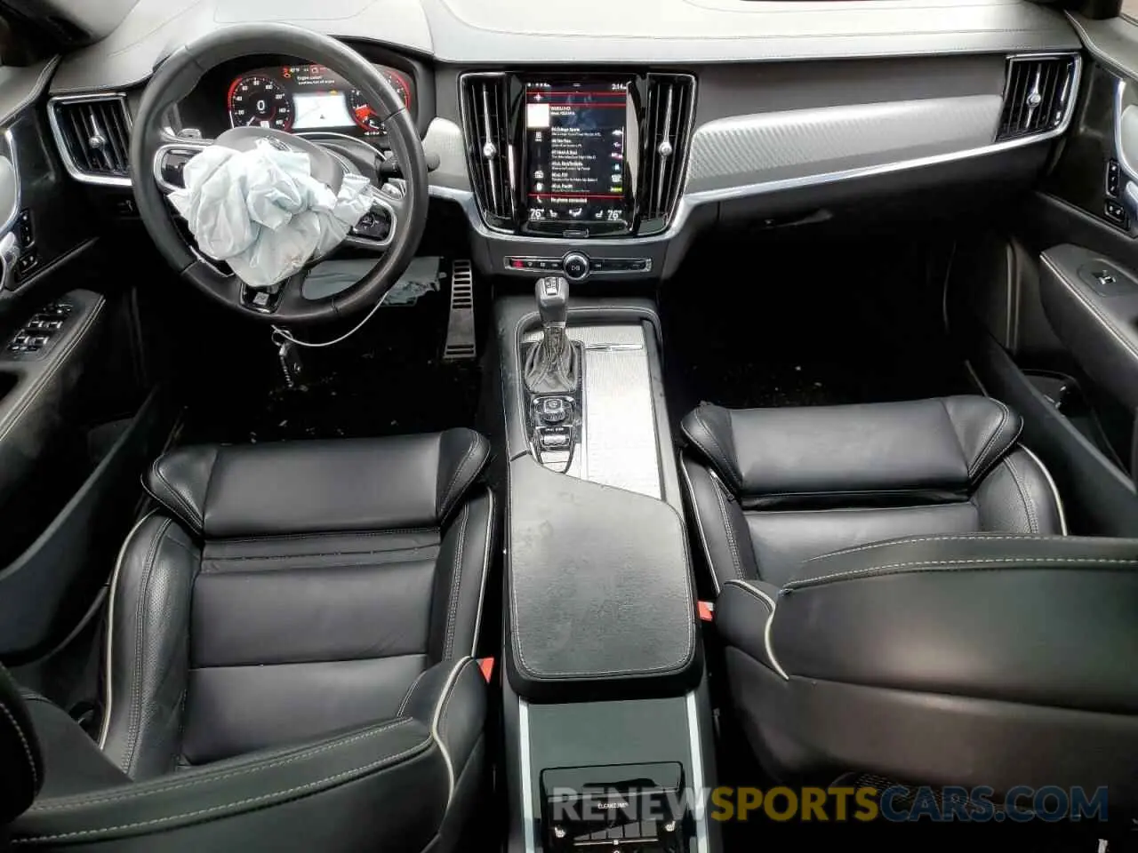 8 Photograph of a damaged car LVYA22MT3LP169867 VOLVO S90 2020
