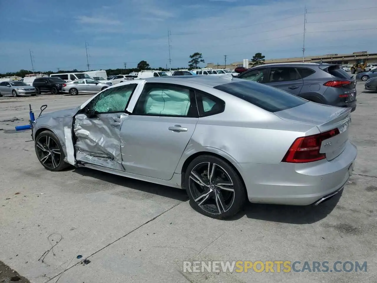 2 Photograph of a damaged car LVYA22MT4LP172521 VOLVO S90 2020
