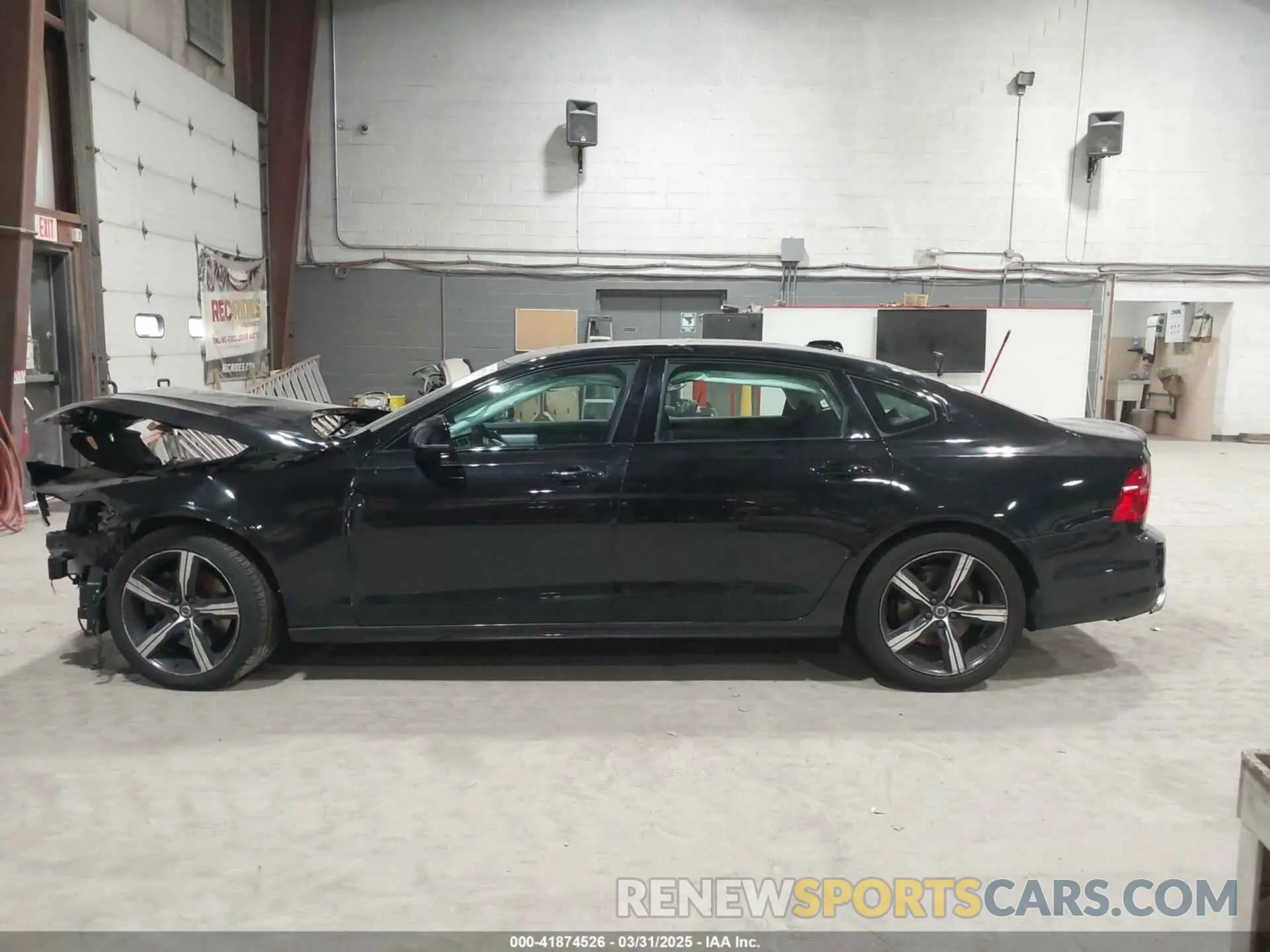 14 Photograph of a damaged car LVYA22MT5LP168557 VOLVO S90 2020