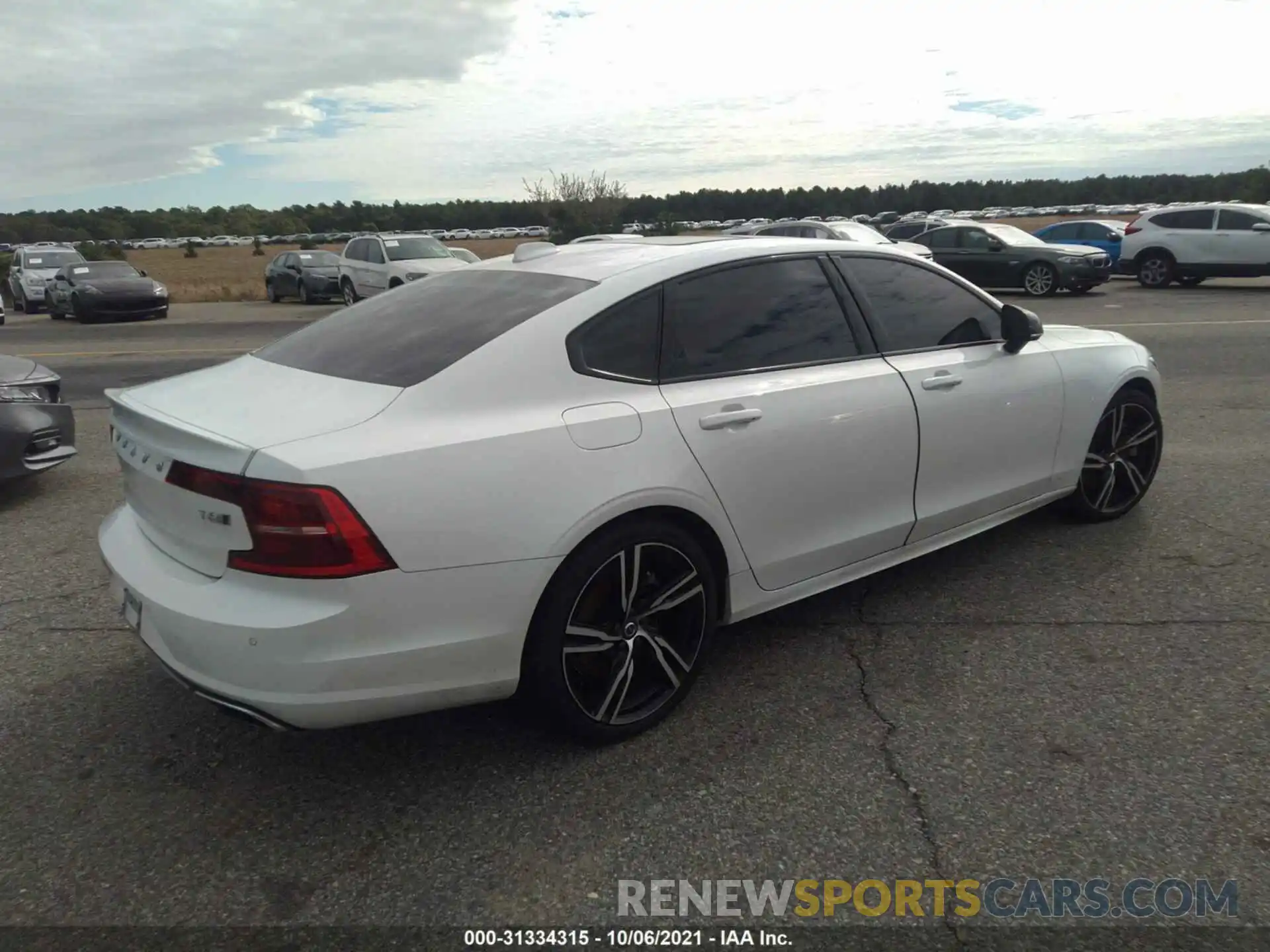 4 Photograph of a damaged car LVYA22MT7LP171265 VOLVO S90 2020