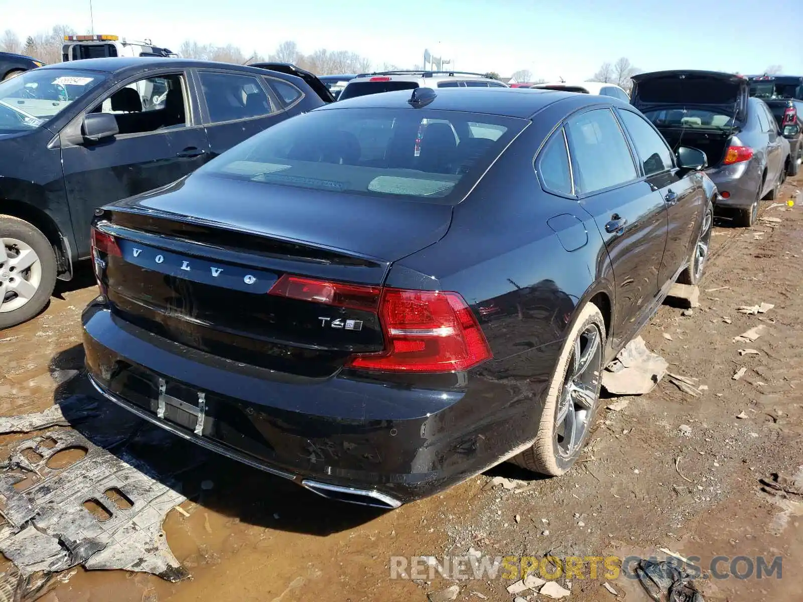 4 Photograph of a damaged car LVYA22MT8LP174692 VOLVO S90 2020