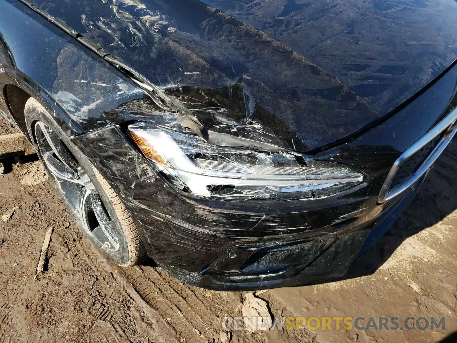 9 Photograph of a damaged car LVYA22MT8LP174692 VOLVO S90 2020