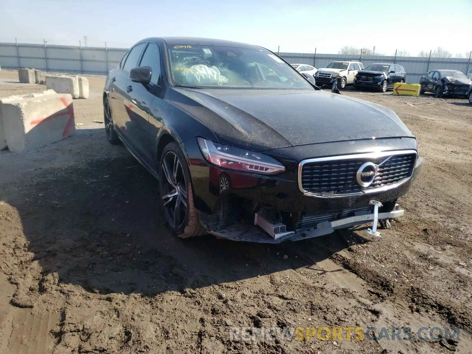 1 Photograph of a damaged car LVYA22MT9LP168836 VOLVO S90 2020