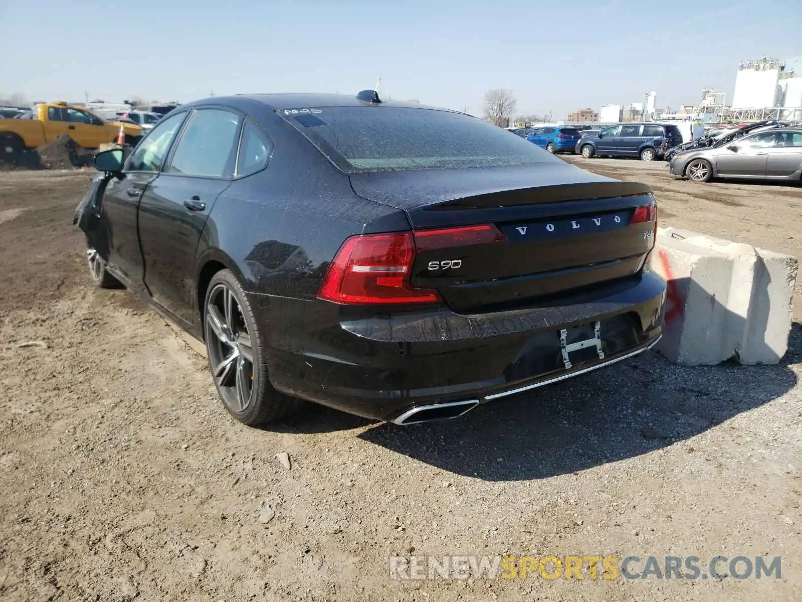 3 Photograph of a damaged car LVYA22MT9LP168836 VOLVO S90 2020