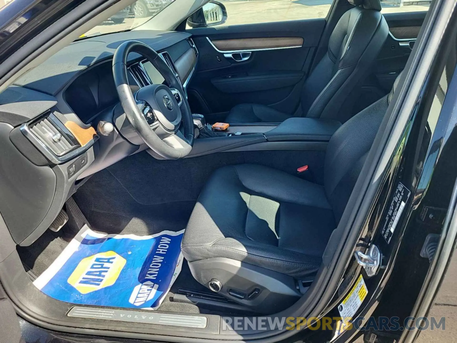 22 Photograph of a damaged car LVYA22MK9MP225254 VOLVO S90 2021