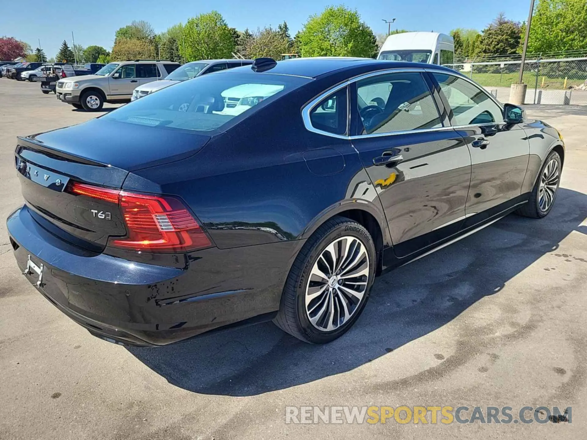 24 Photograph of a damaged car LVYA22MK9MP225254 VOLVO S90 2021