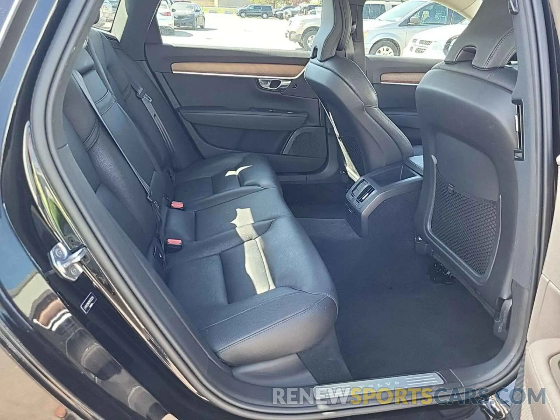 25 Photograph of a damaged car LVYA22MK9MP225254 VOLVO S90 2021