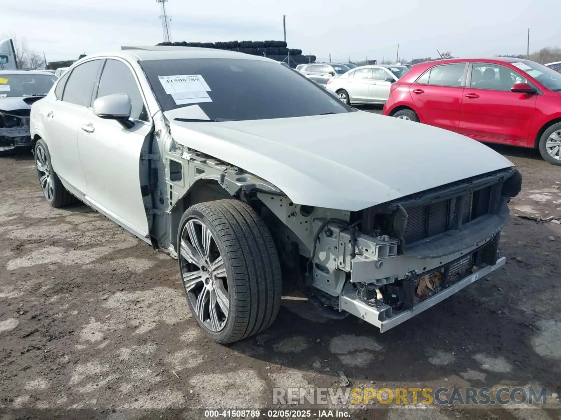 6 Photograph of a damaged car LVYA22ML8MP206915 VOLVO S90 2021