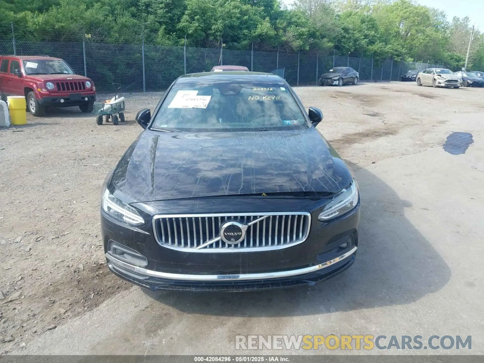 12 Photograph of a damaged car LVY062ML5NP247942 VOLVO S90 2022