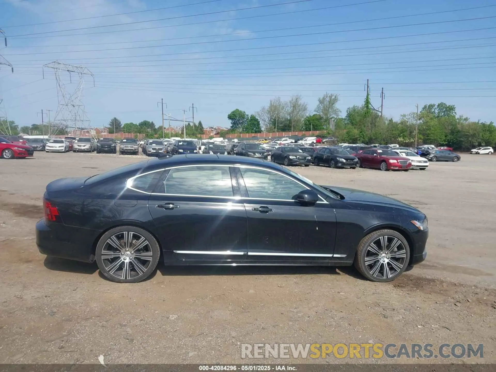 13 Photograph of a damaged car LVY062ML5NP247942 VOLVO S90 2022