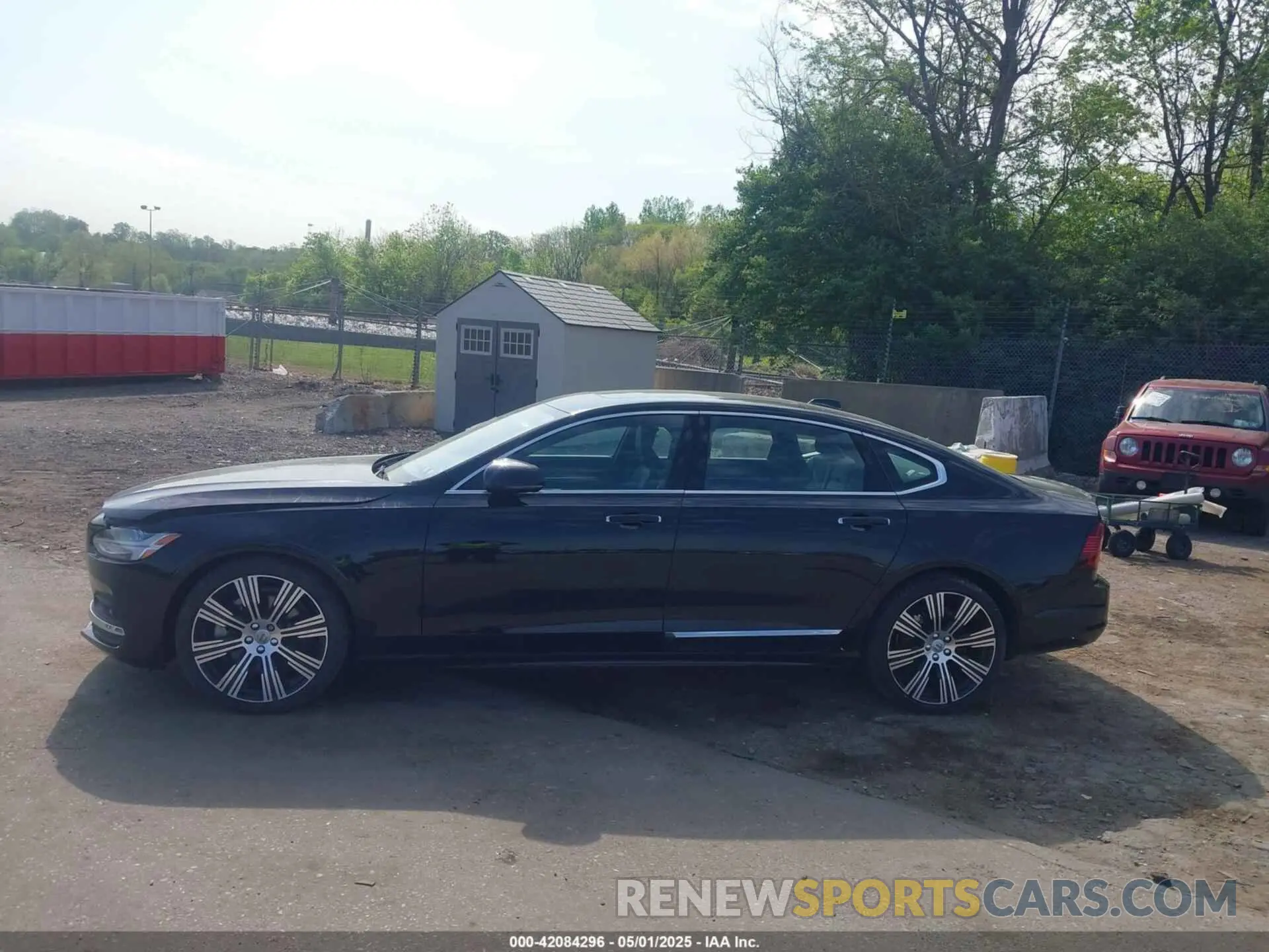 14 Photograph of a damaged car LVY062ML5NP247942 VOLVO S90 2022