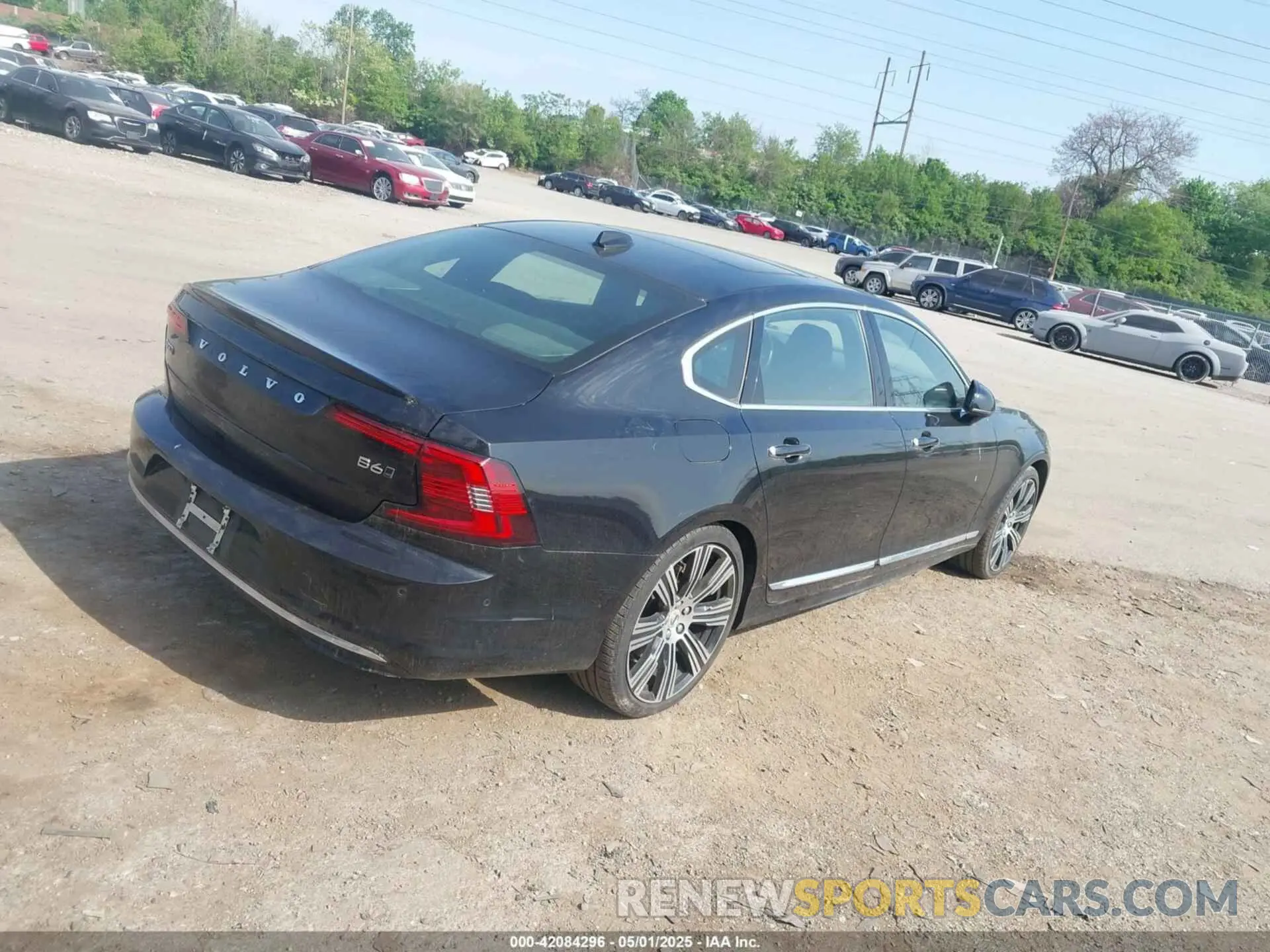 4 Photograph of a damaged car LVY062ML5NP247942 VOLVO S90 2022