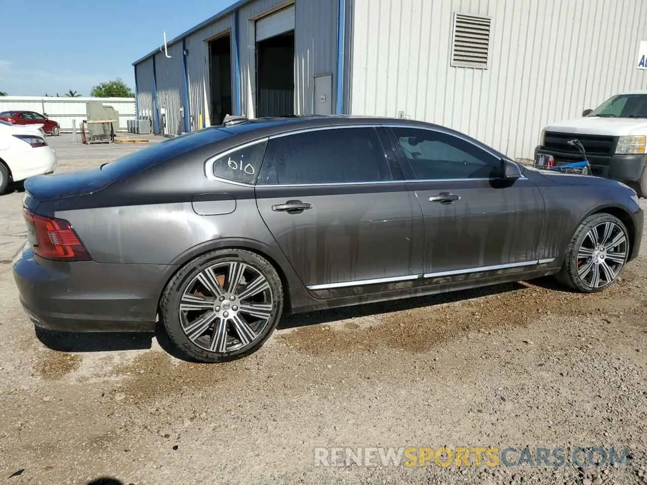 3 Photograph of a damaged car LVY062ML2NP265542 VOLVO S90 B6 INS 2022