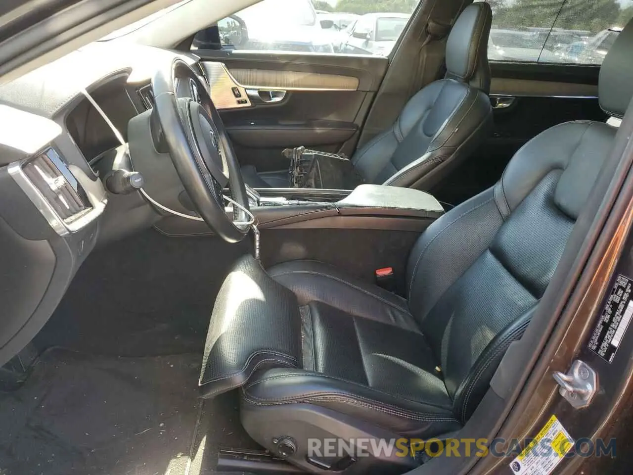 7 Photograph of a damaged car LVY062ML2NP265542 VOLVO S90 B6 INS 2022