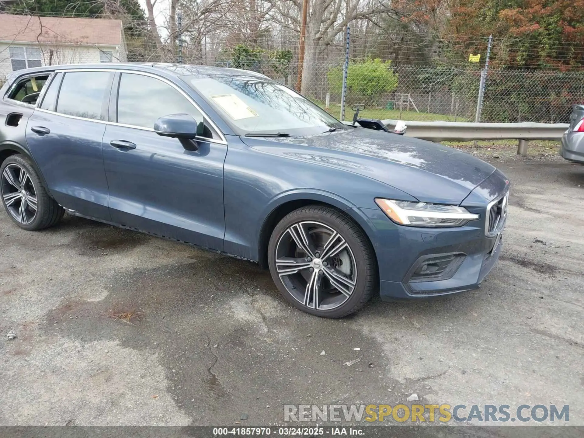 1 Photograph of a damaged car YV1A22SL7K2325537 VOLVO V60 2019