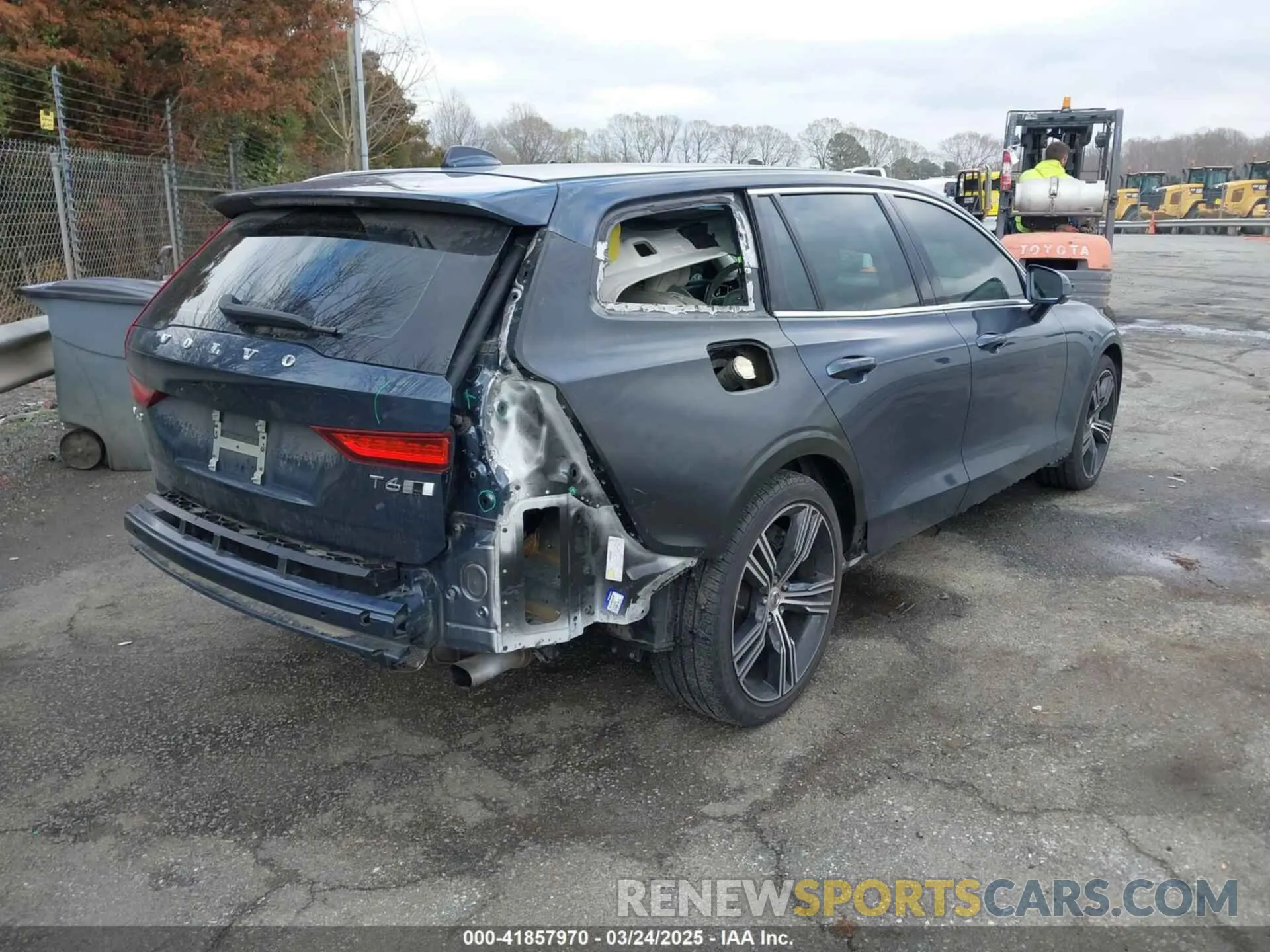 4 Photograph of a damaged car YV1A22SL7K2325537 VOLVO V60 2019
