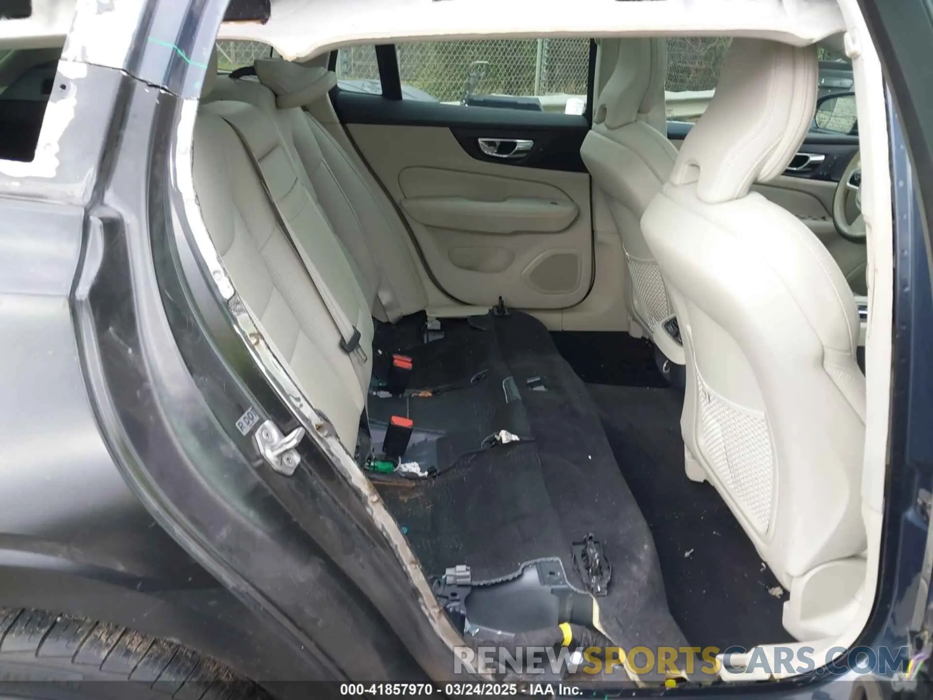 8 Photograph of a damaged car YV1A22SL7K2325537 VOLVO V60 2019
