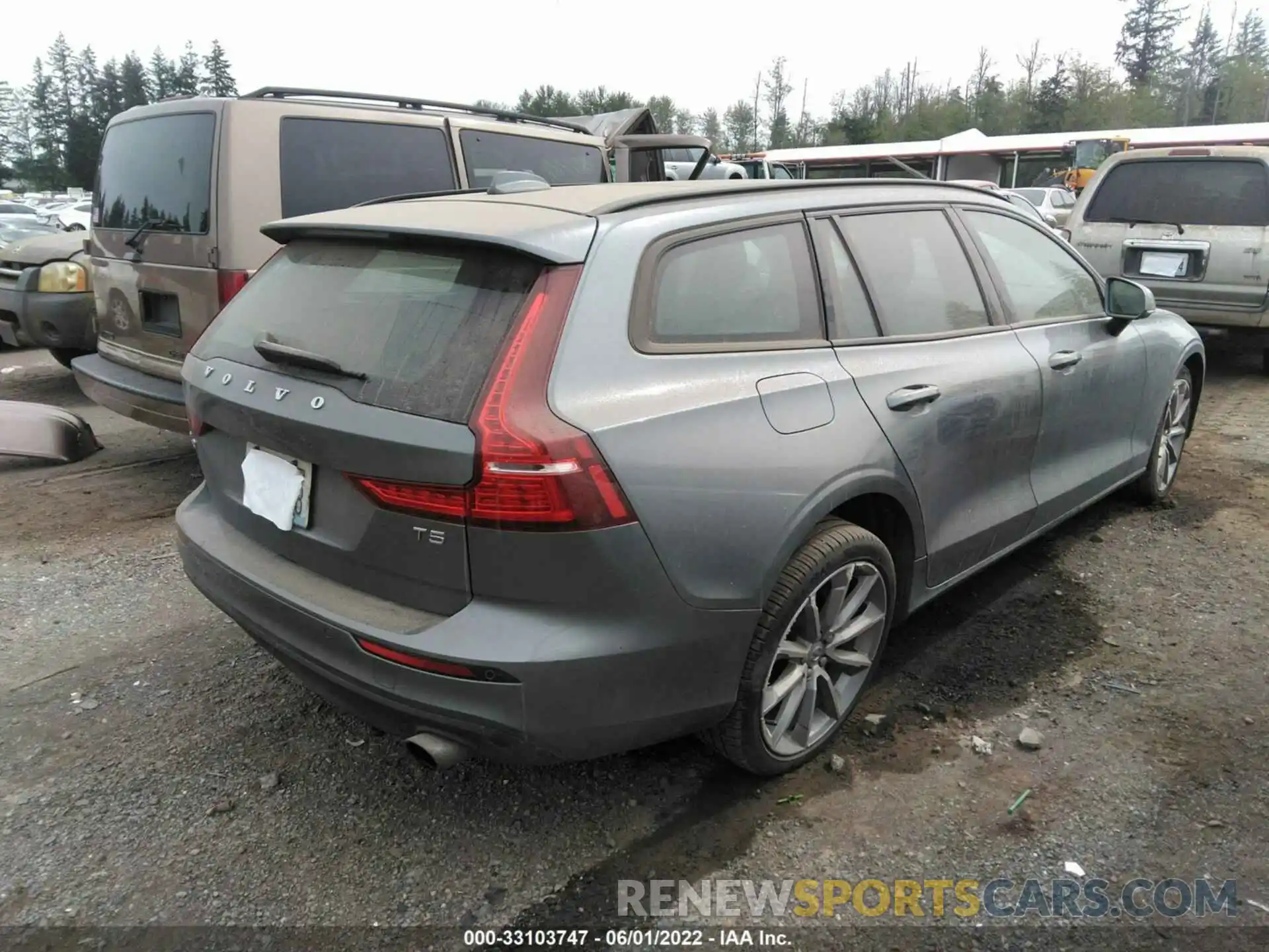 4 Photograph of a damaged car YV1102EK0L2347910 VOLVO V60 2020