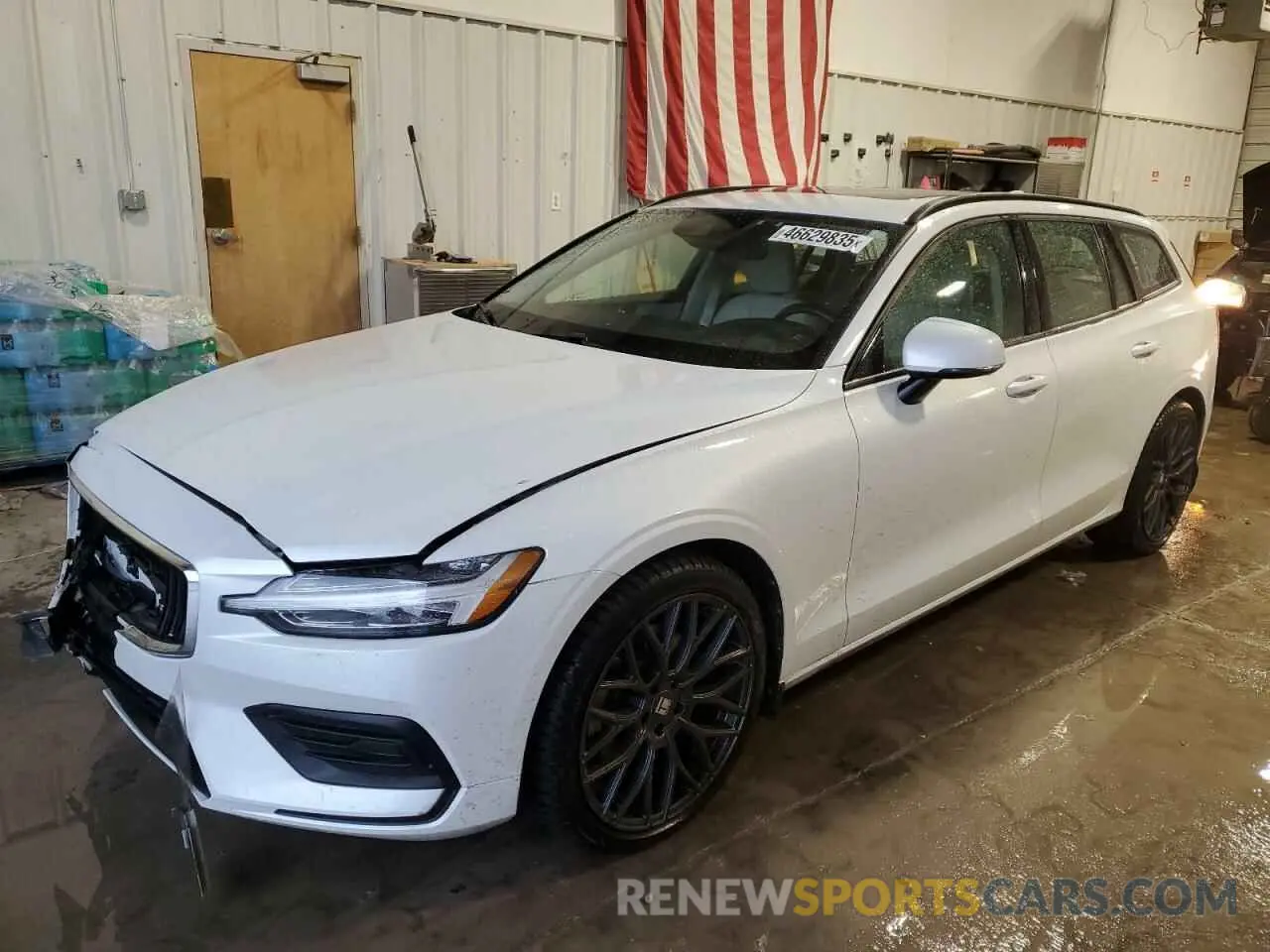 1 Photograph of a damaged car YV1102EK0L2398338 VOLVO V60 2020