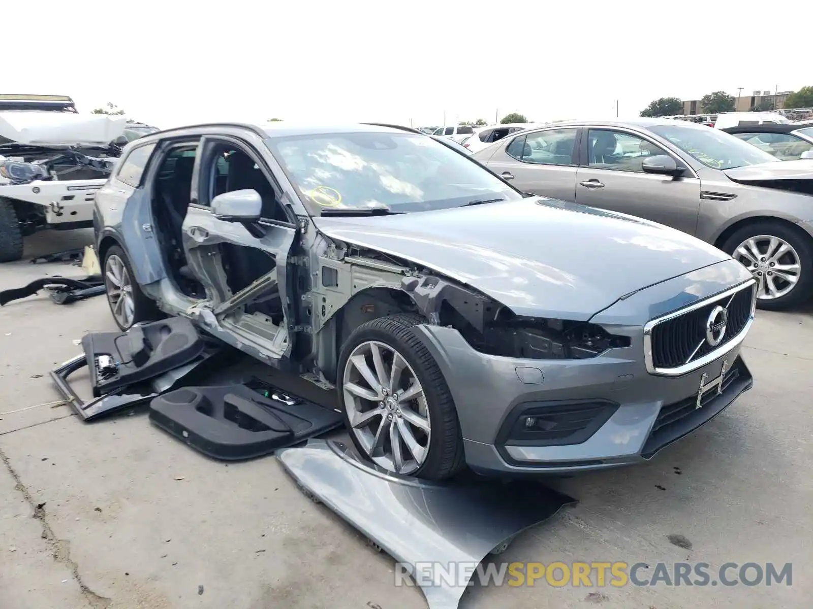 1 Photograph of a damaged car YV1102EK1L2348712 VOLVO V60 2020