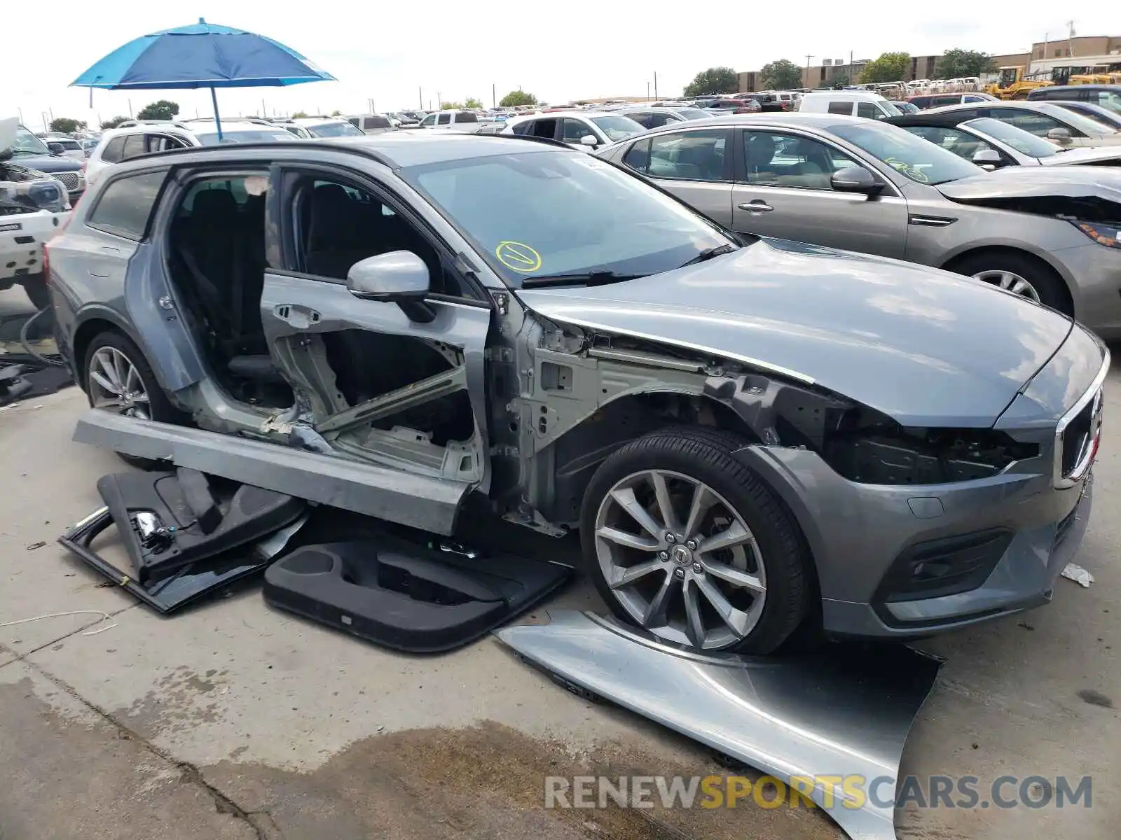 9 Photograph of a damaged car YV1102EK1L2348712 VOLVO V60 2020