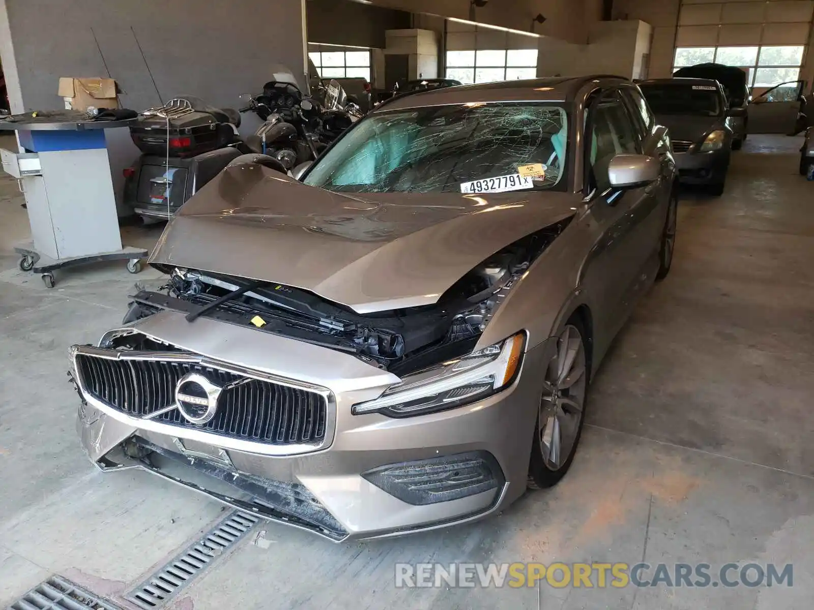 2 Photograph of a damaged car YV1102EK1L2385145 VOLVO V60 2020