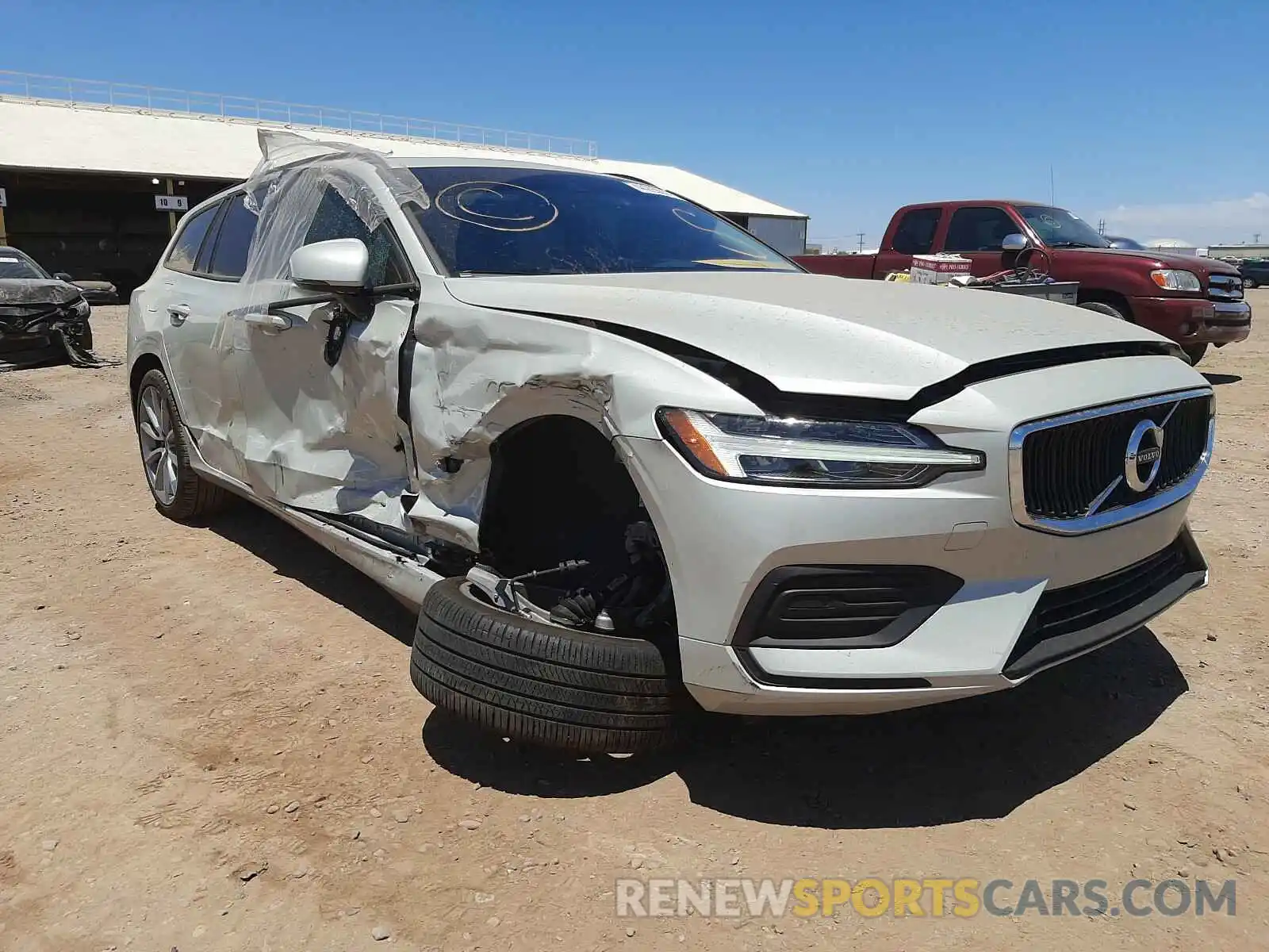 1 Photograph of a damaged car YV1102EK2L2353918 VOLVO V60 2020