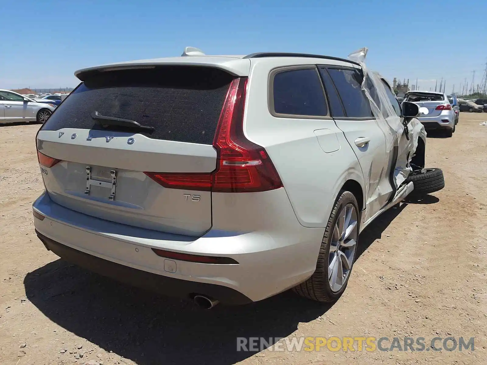 4 Photograph of a damaged car YV1102EK2L2353918 VOLVO V60 2020