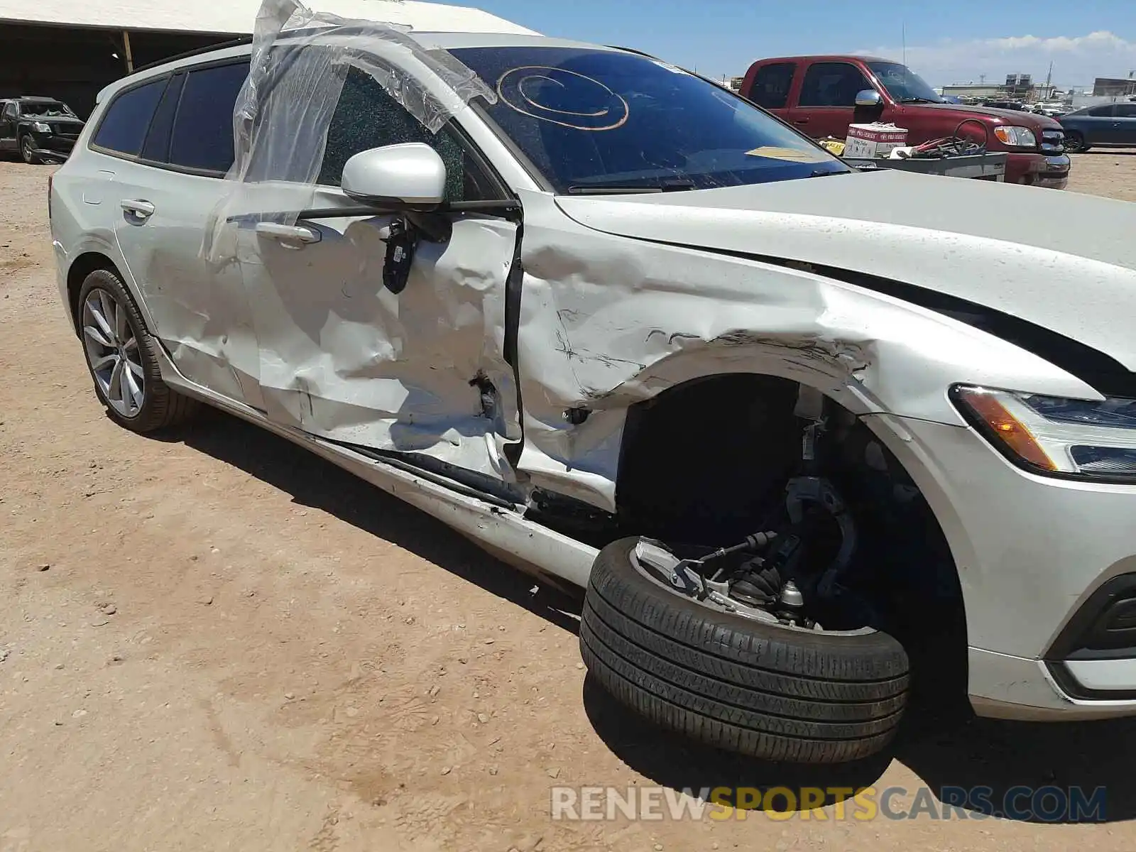 9 Photograph of a damaged car YV1102EK2L2353918 VOLVO V60 2020