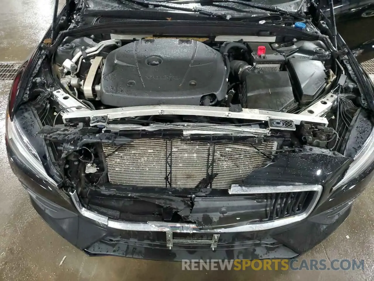 13 Photograph of a damaged car YV1102EK2L2361873 VOLVO V60 2020