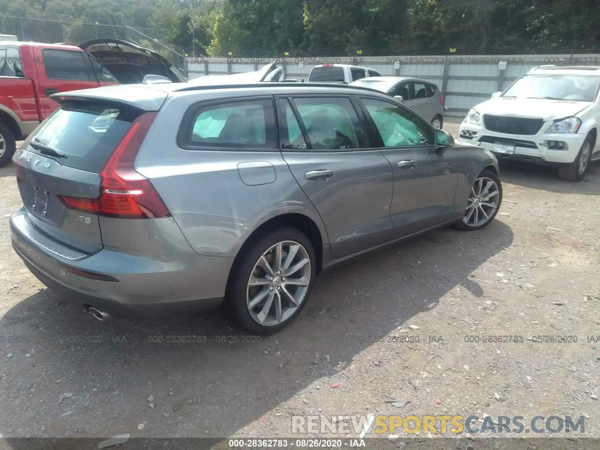 4 Photograph of a damaged car YV1102EK2L2396574 VOLVO V60 2020