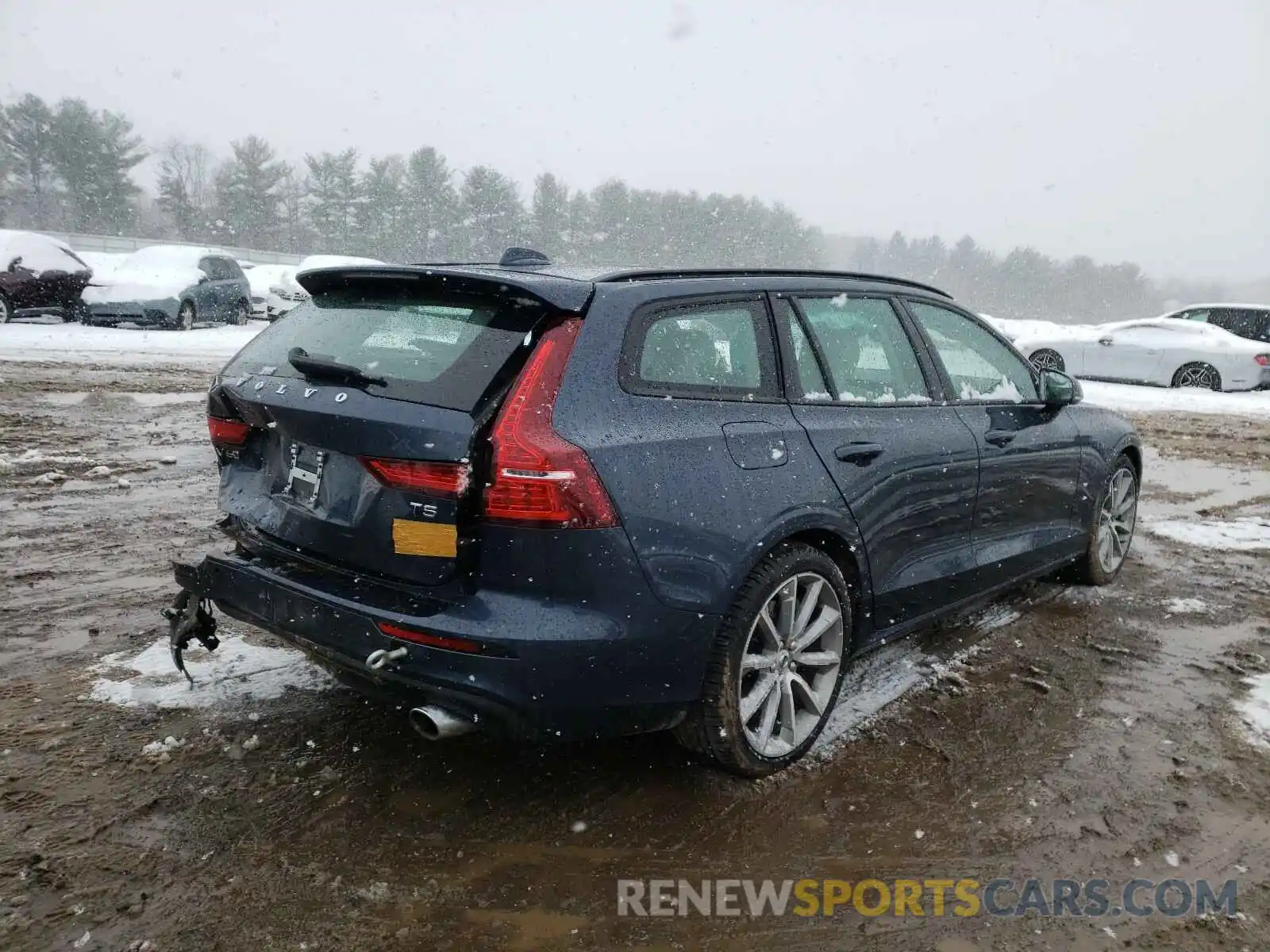 4 Photograph of a damaged car YV1102EK3L2367584 VOLVO V60 2020