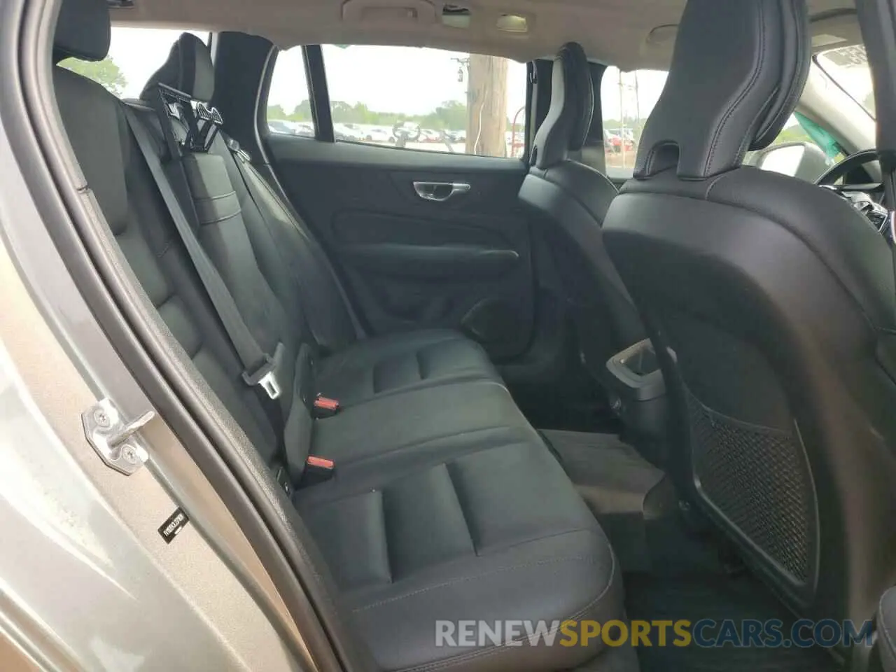 10 Photograph of a damaged car YV1102EK3L2371828 VOLVO V60 2020