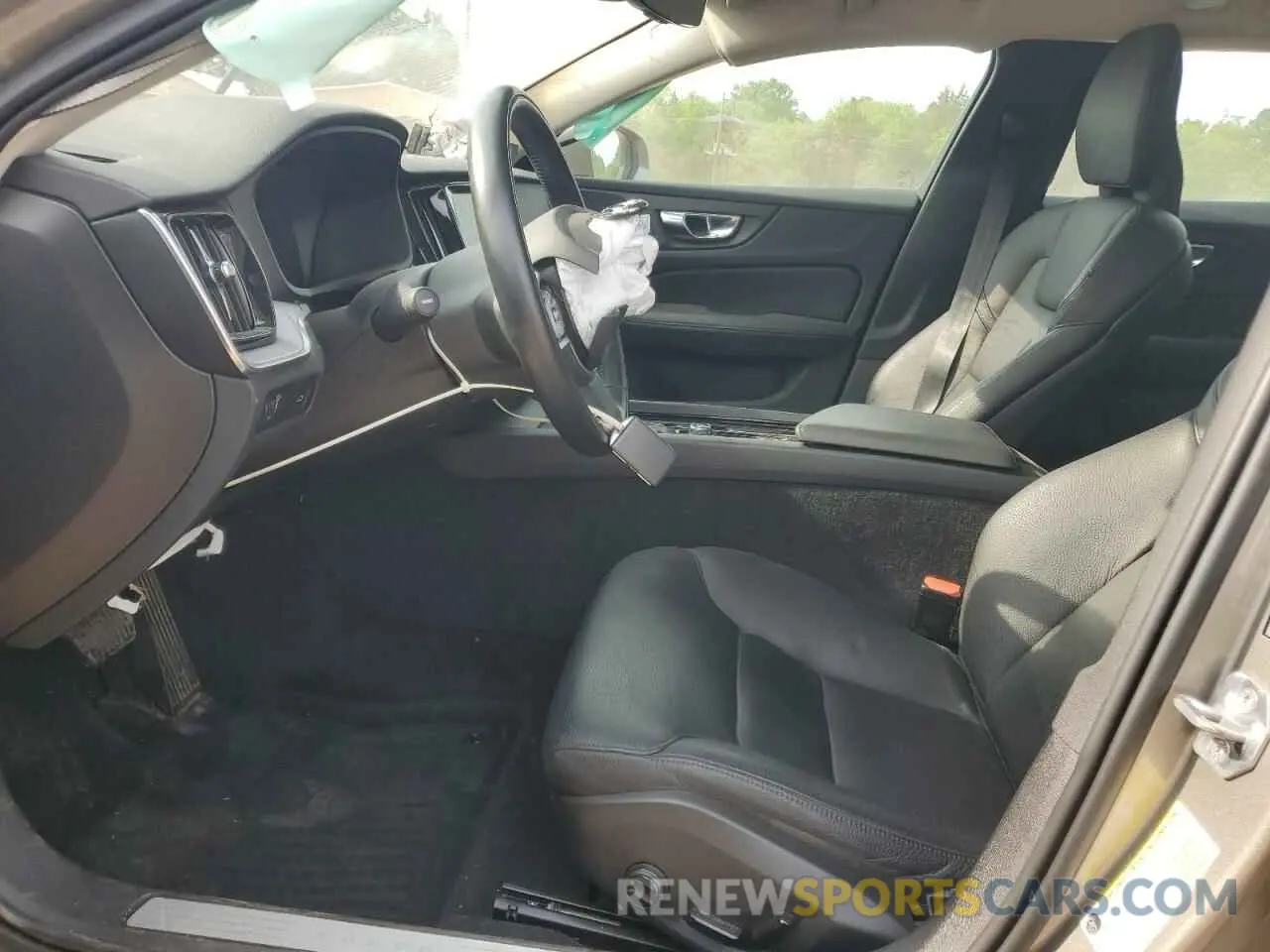 7 Photograph of a damaged car YV1102EK3L2371828 VOLVO V60 2020
