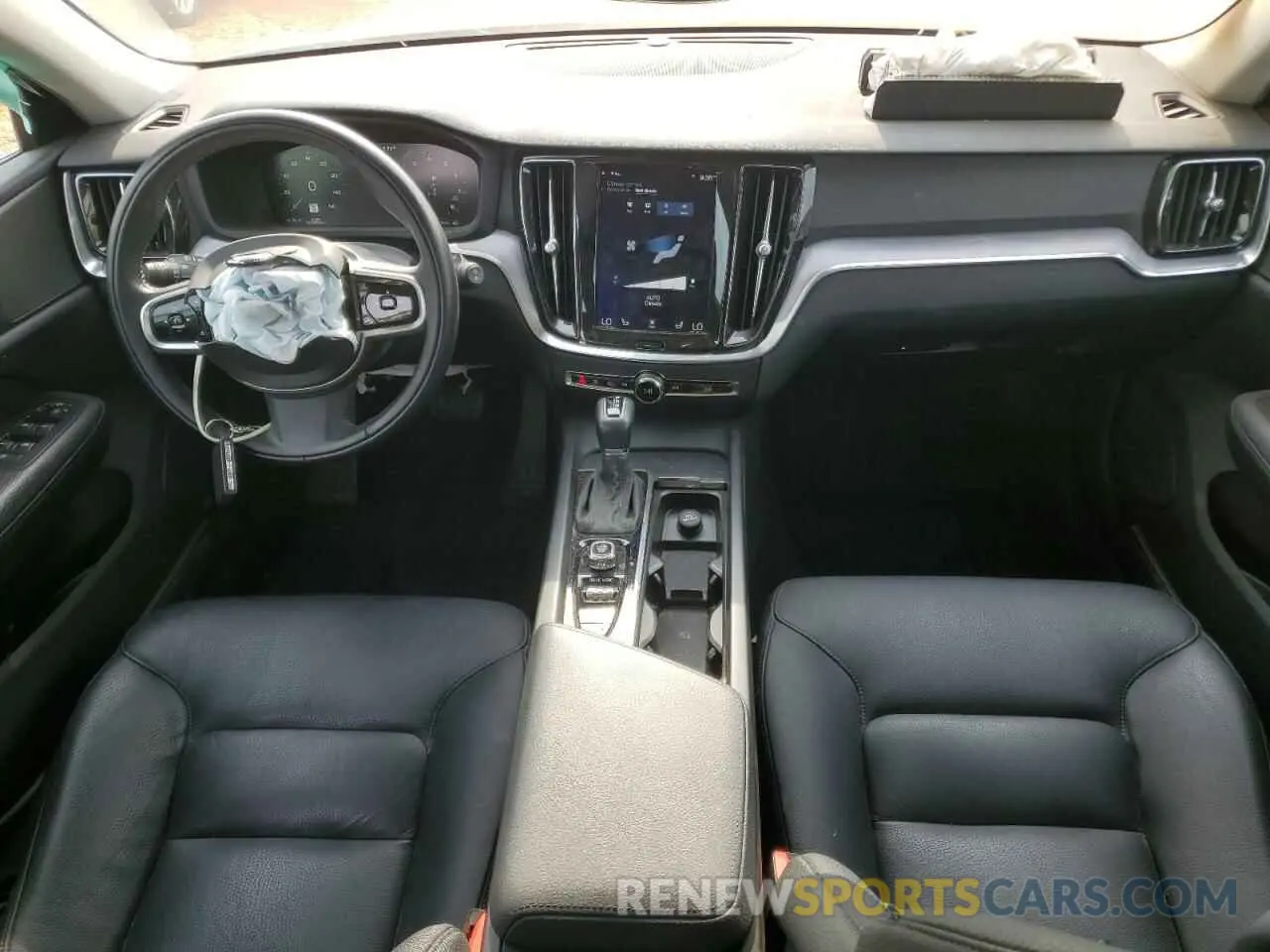 8 Photograph of a damaged car YV1102EK3L2371828 VOLVO V60 2020