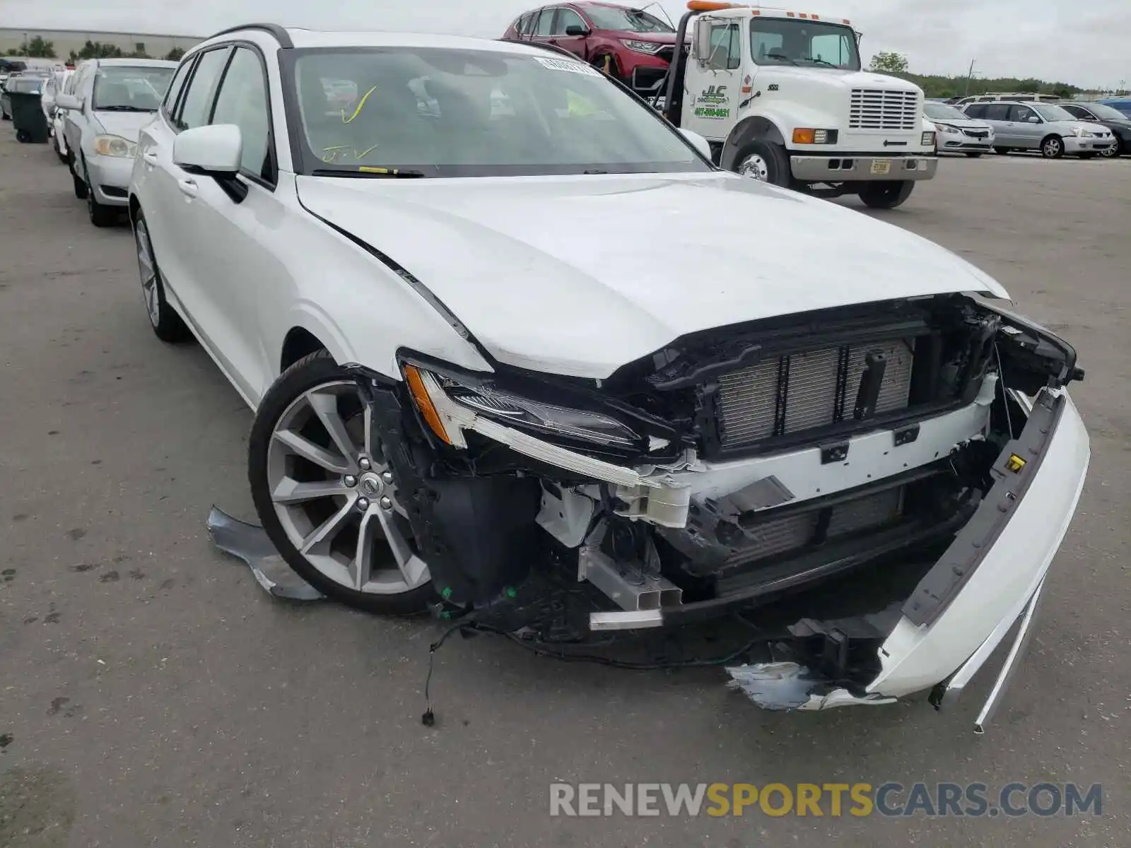 9 Photograph of a damaged car YV1102EK9L2380503 VOLVO V60 2020