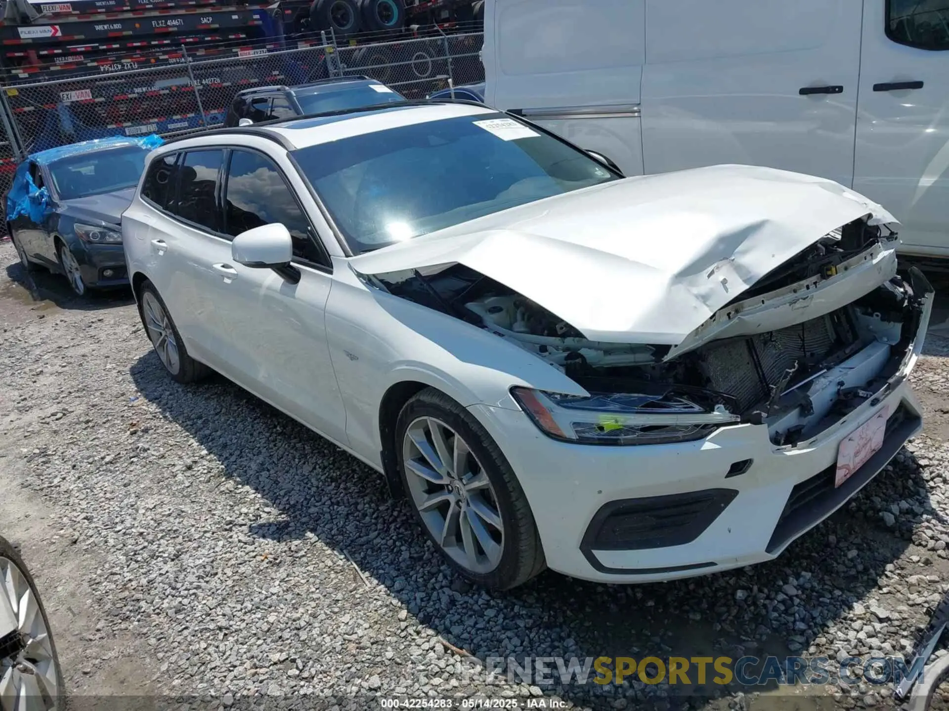 1 Photograph of a damaged car YV1102EKXL2398556 VOLVO V60 2020