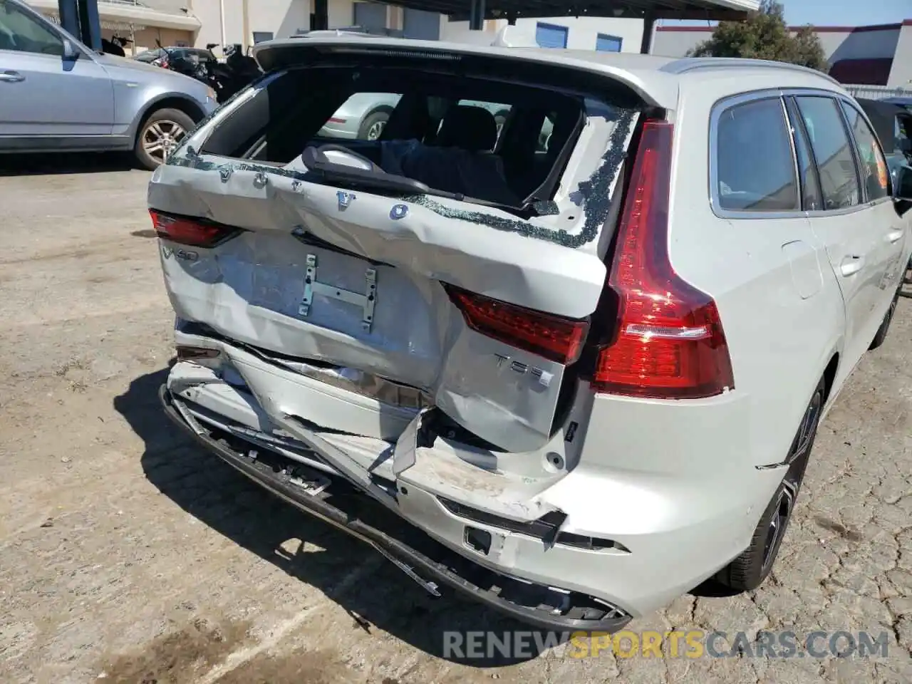 9 Photograph of a damaged car YV1102EL2L2350297 VOLVO V60 2020