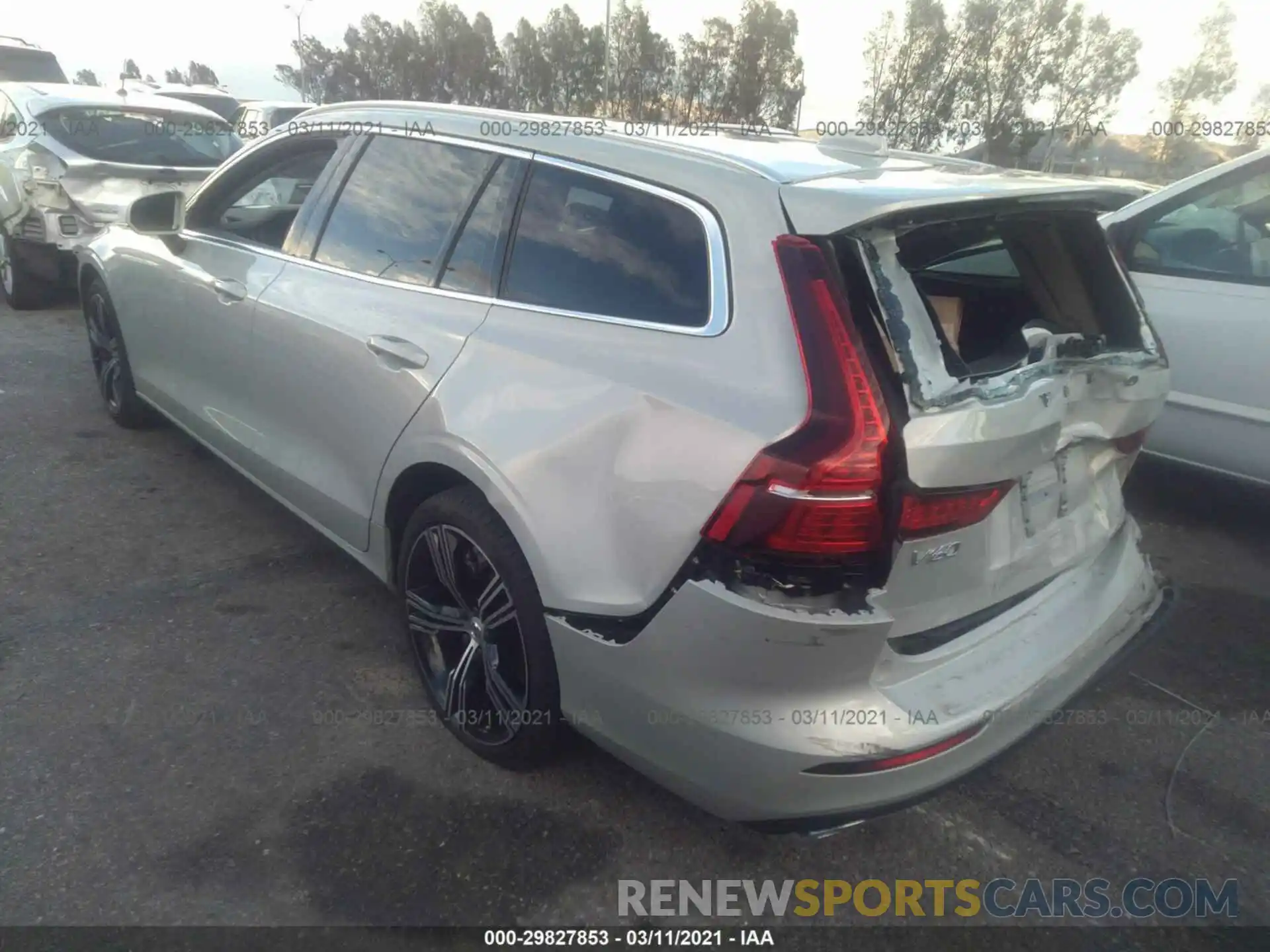 3 Photograph of a damaged car YV1102EL2L2376768 VOLVO V60 2020