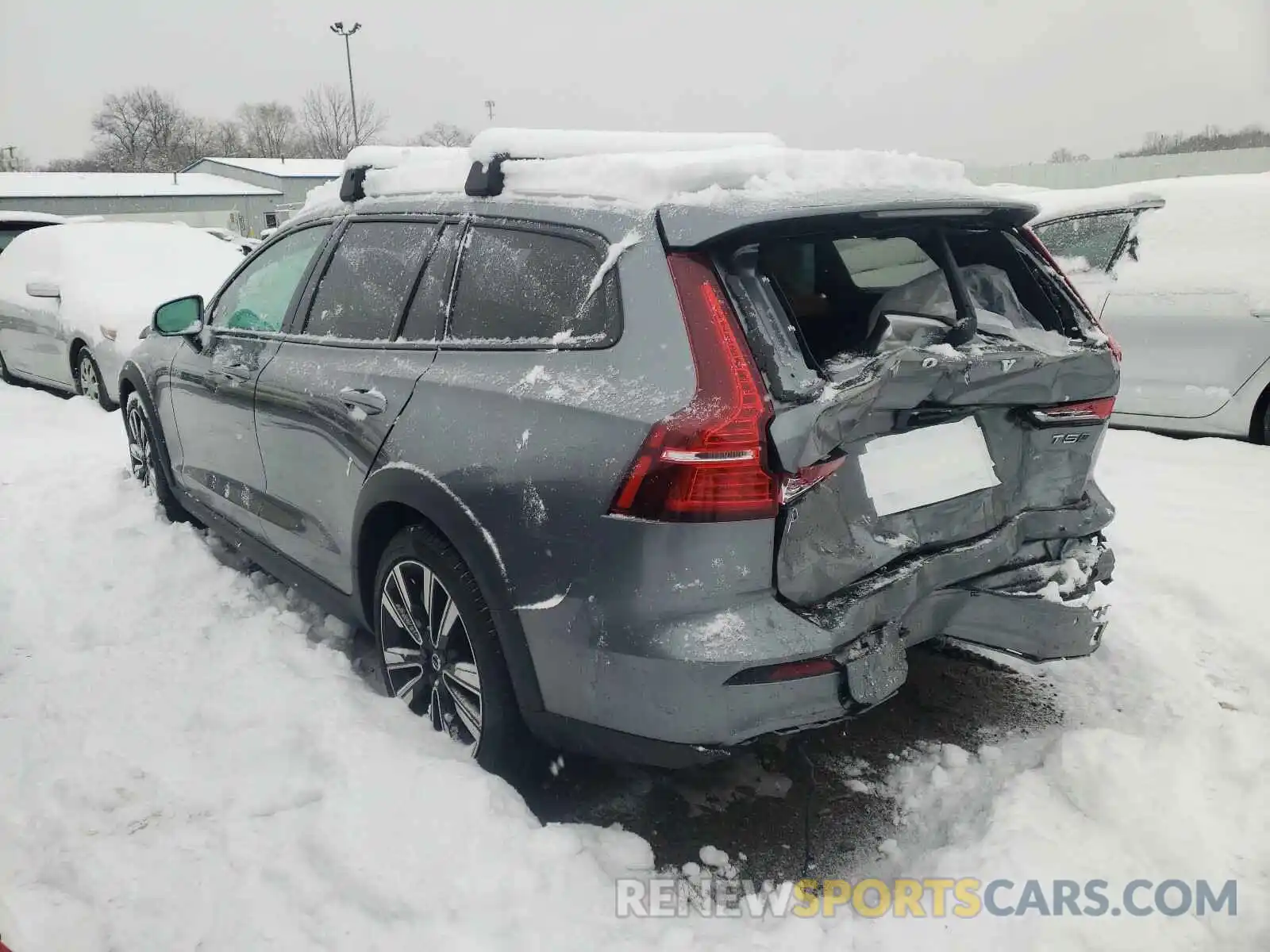 3 Photograph of a damaged car YV4102WK0L1031527 VOLVO V60 2020