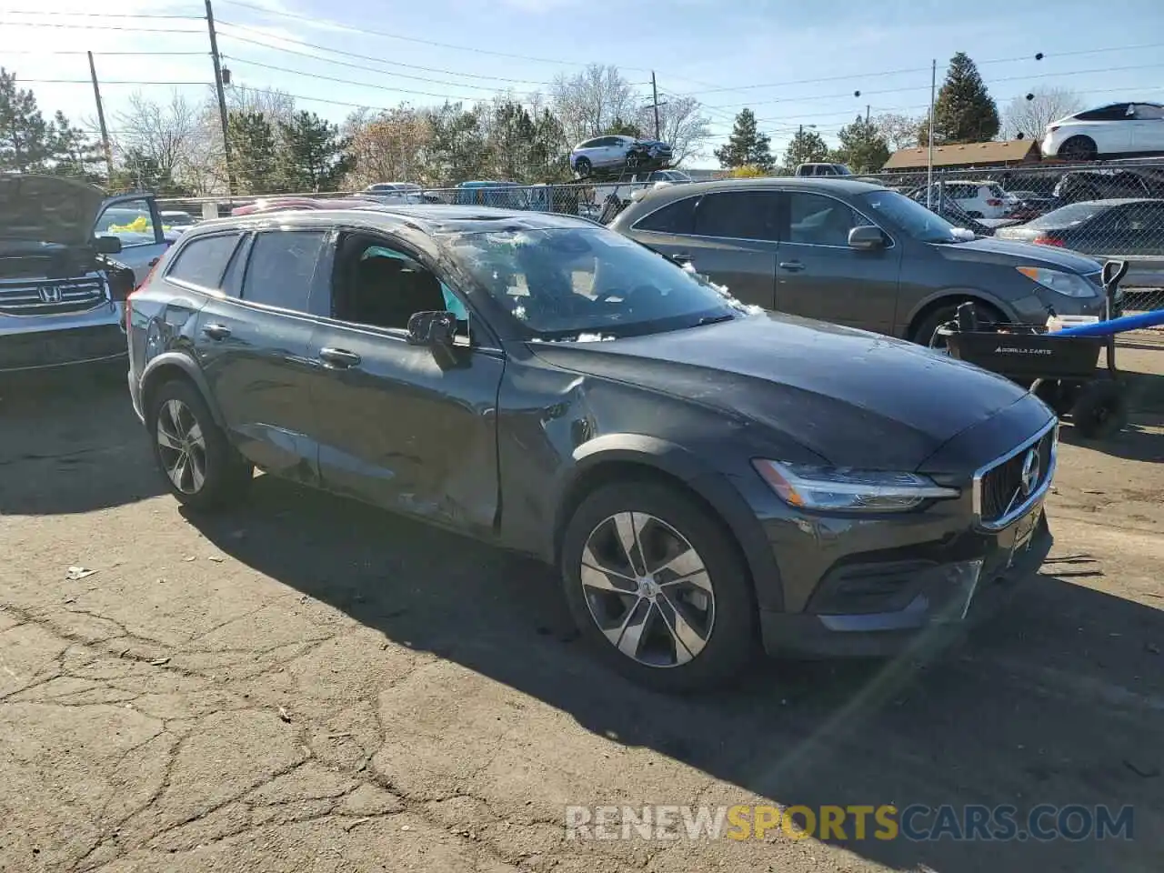 4 Photograph of a damaged car YV4102WK1L1037868 VOLVO V60 2020